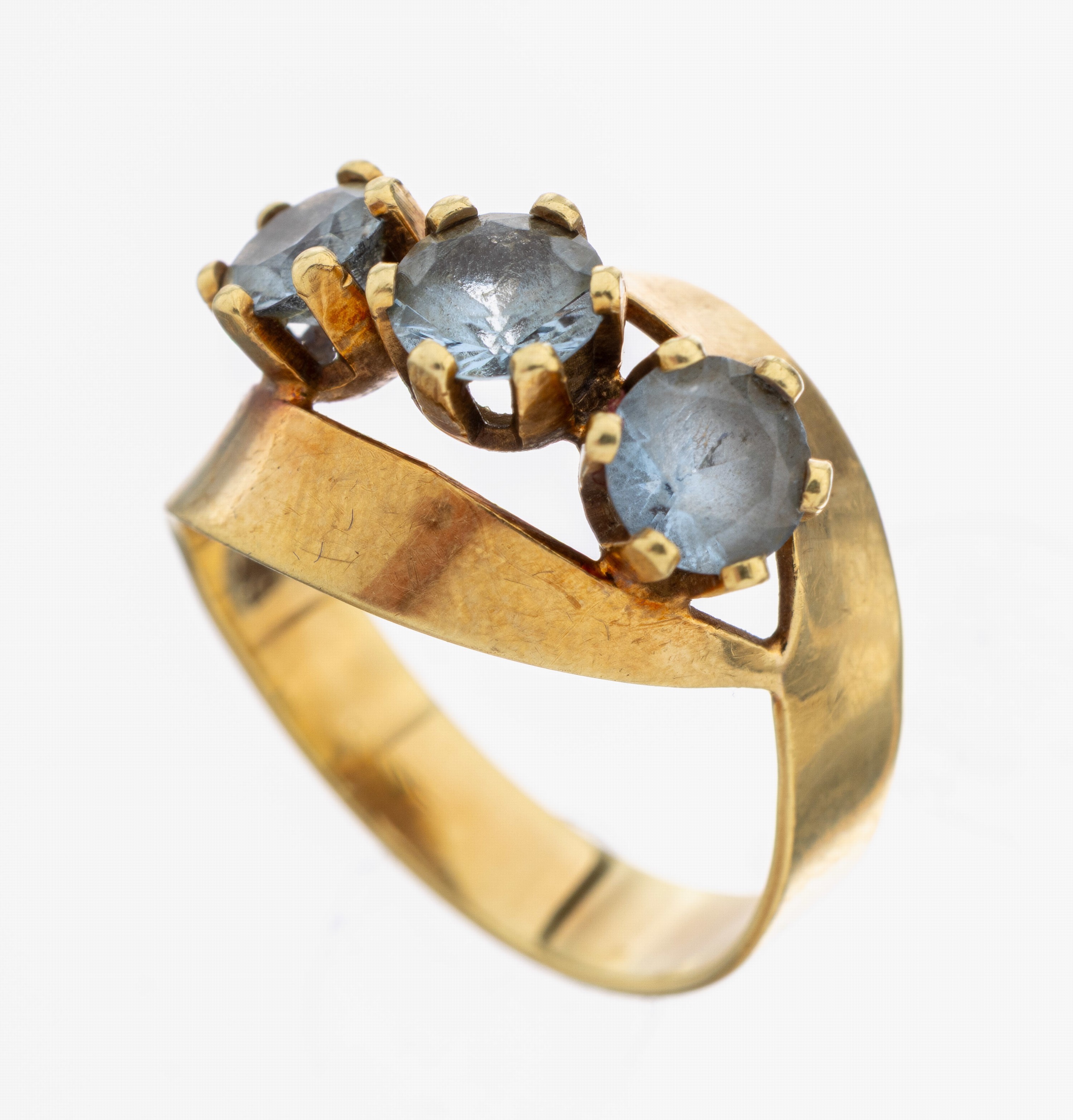 Image 27110915 - 14 kt Gold Topas-Ring, 1950er Jahre, GG 585/000, geschwungenes Design, 3 rundfacett. ...