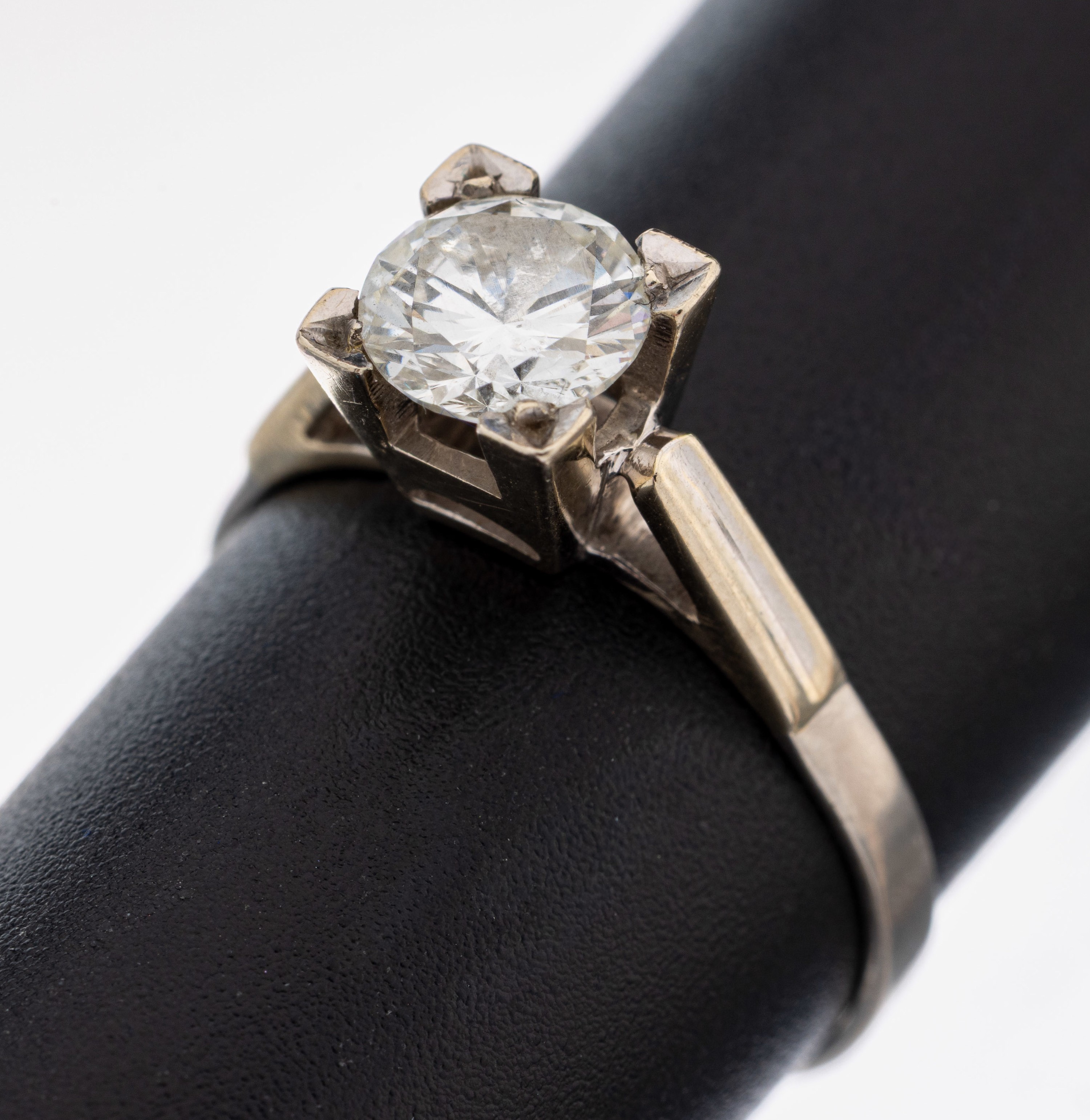 Image 27110916 - 18 kt Gold Brillant-Ring, WG 750/000, schlichtes Design, hoher Ringkopf, Brillant ca. ...