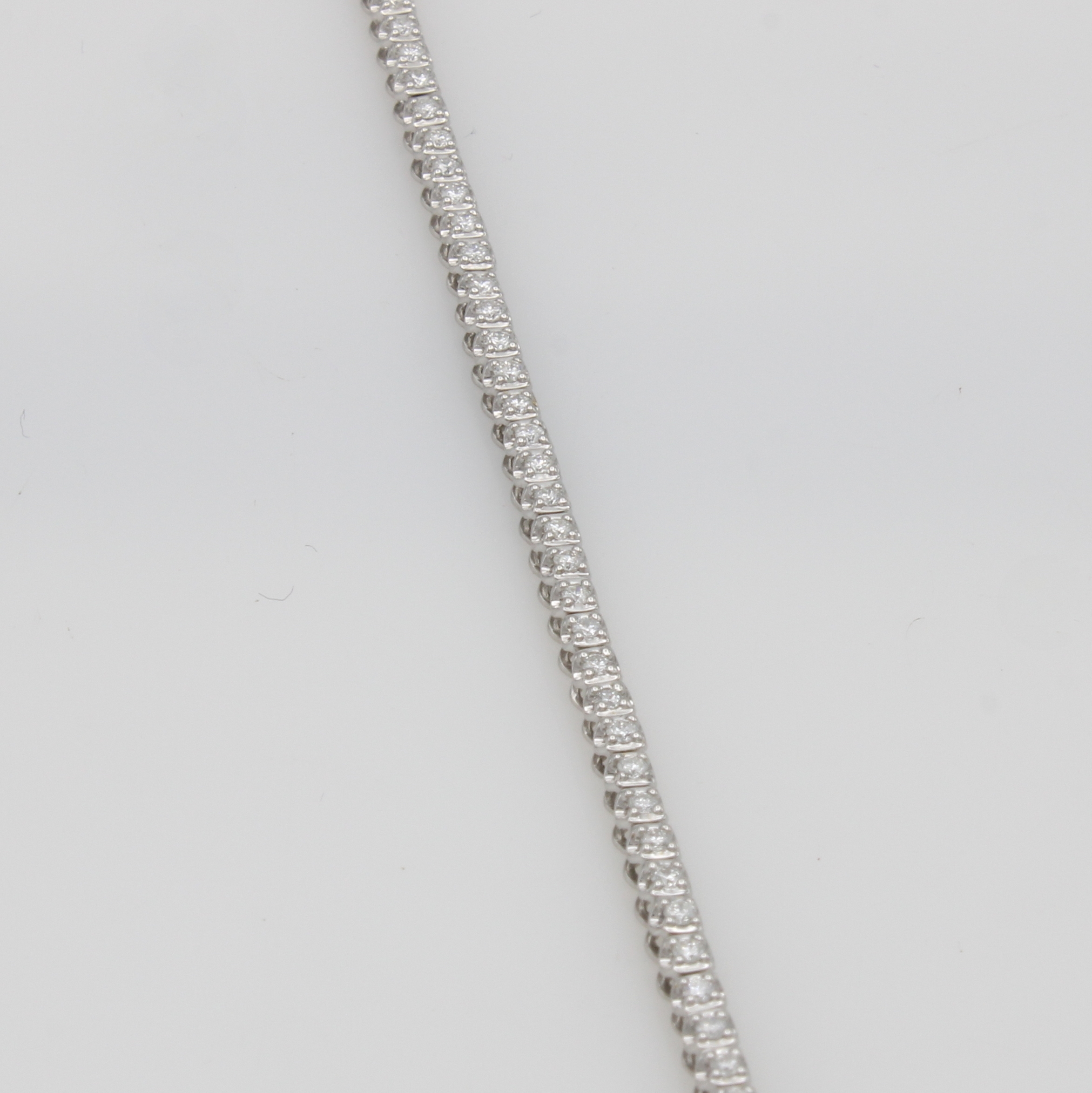 Image 27110919 - Rivierarmband mit Brillanten, WG 585/000, 75 Brill. zus. ca. 1 ct Weiß/si in Krappen- ...