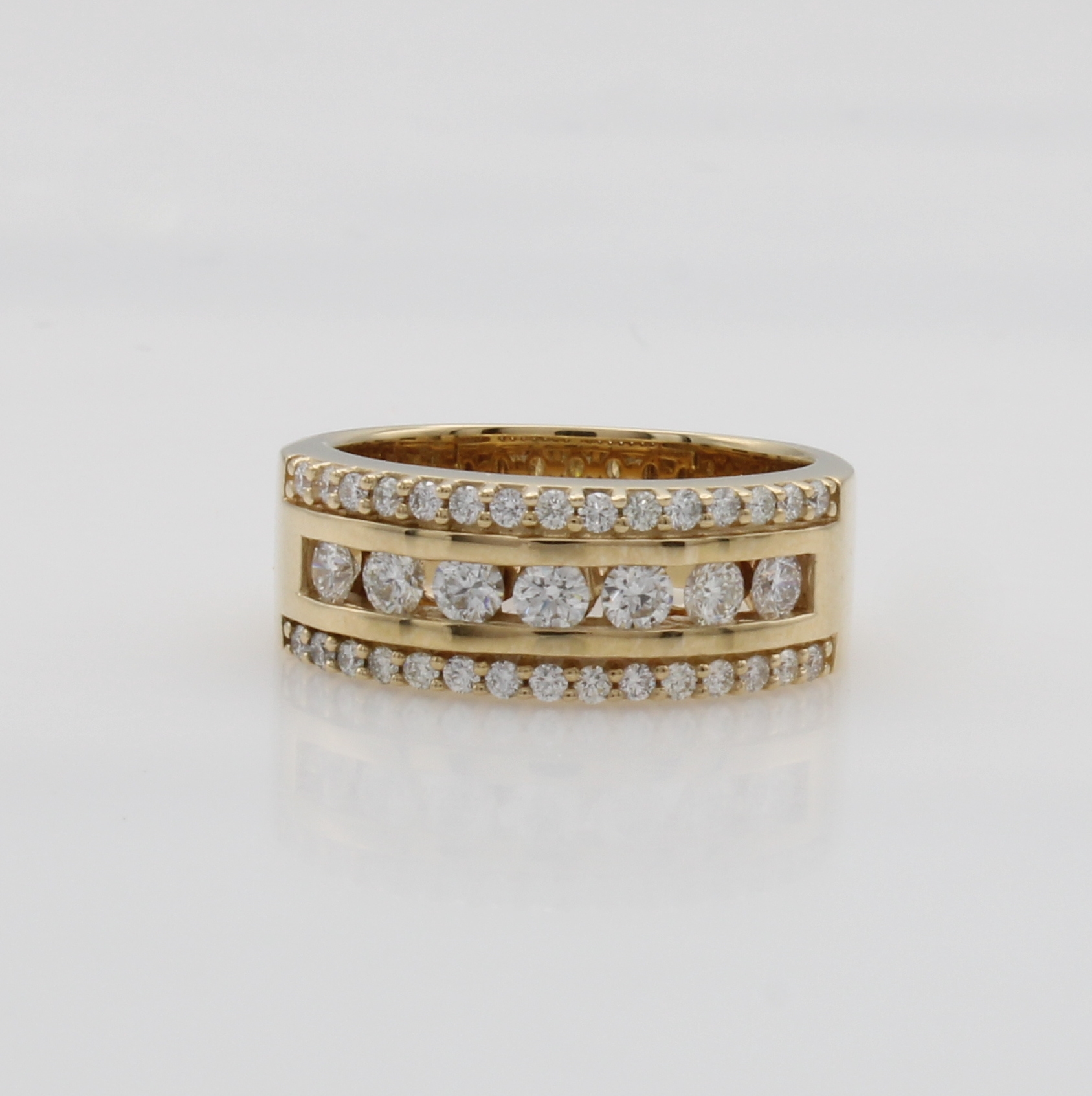 Image 27110922 - Ring mit Brillanten, GG 585/000, Brill. in 3Reihen gef. zus. ca. 0.75 ct ...