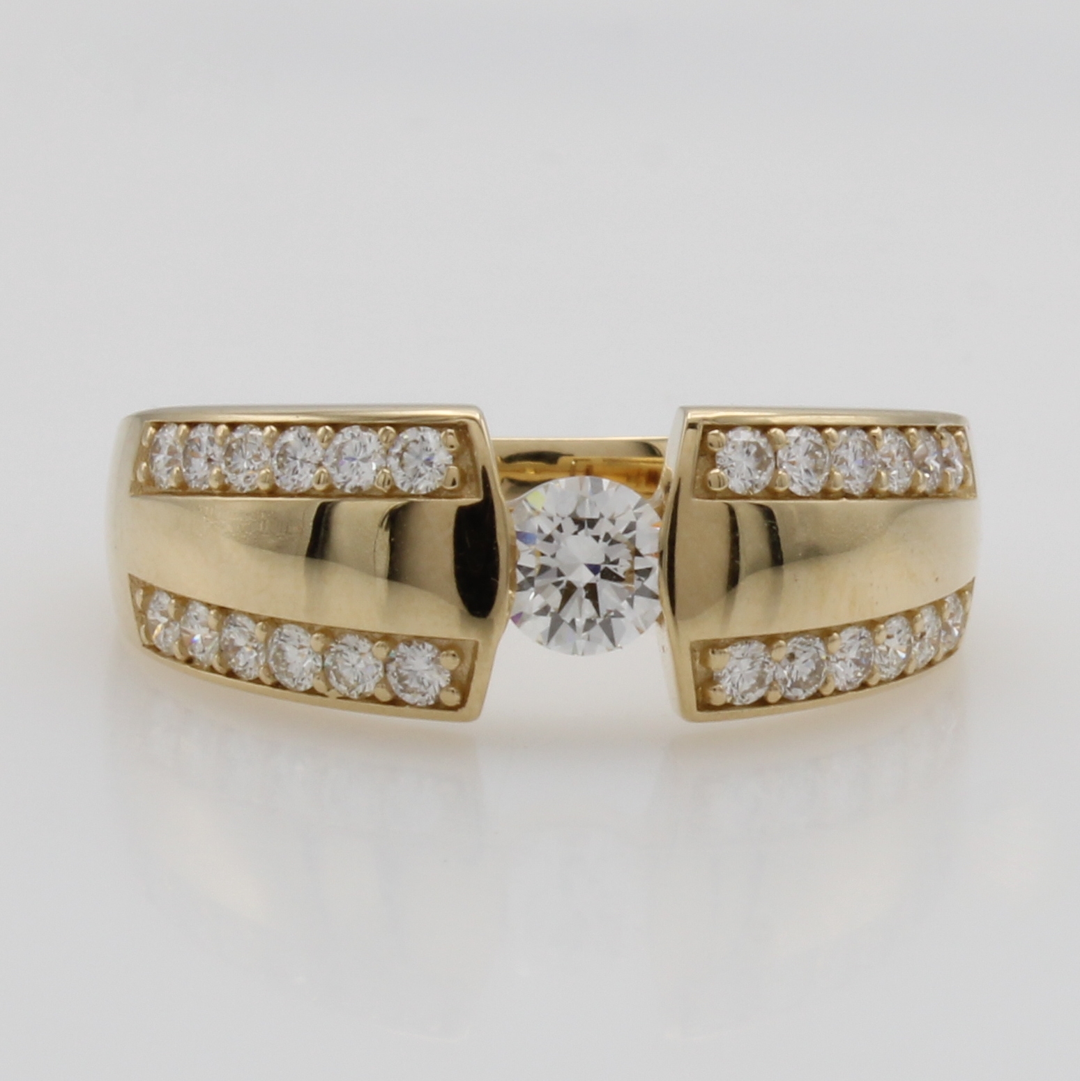 Image 27110937 - Ring mit Brillanten, GG 585/000, in Spann- ringoptik, Brill. zus. ca. 0.75 ct ...