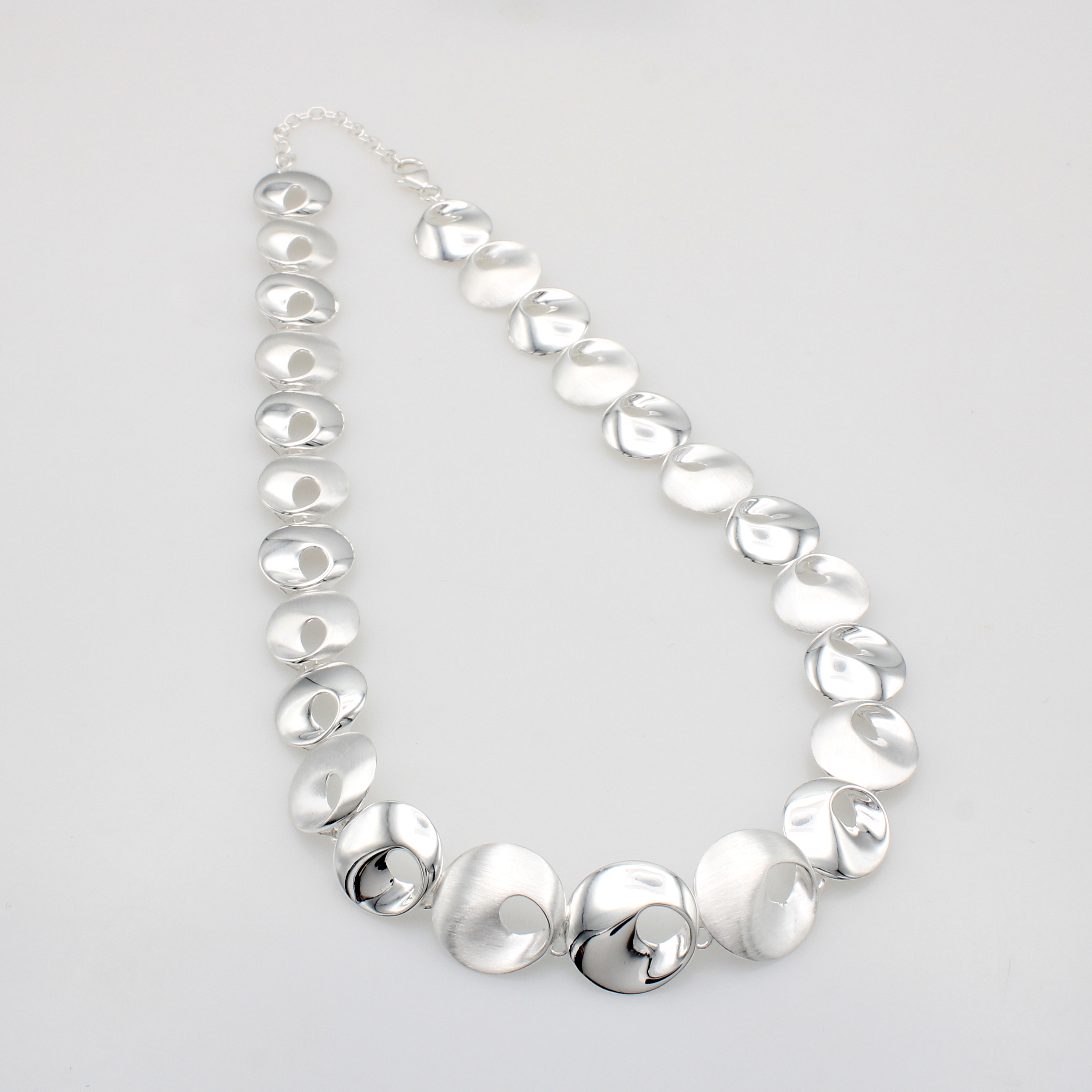 Image 27110972 - Collier, 925er Silber z.T. matt., runde Glieder, Karabinerschl., L. ca. 40 - 45 cm
