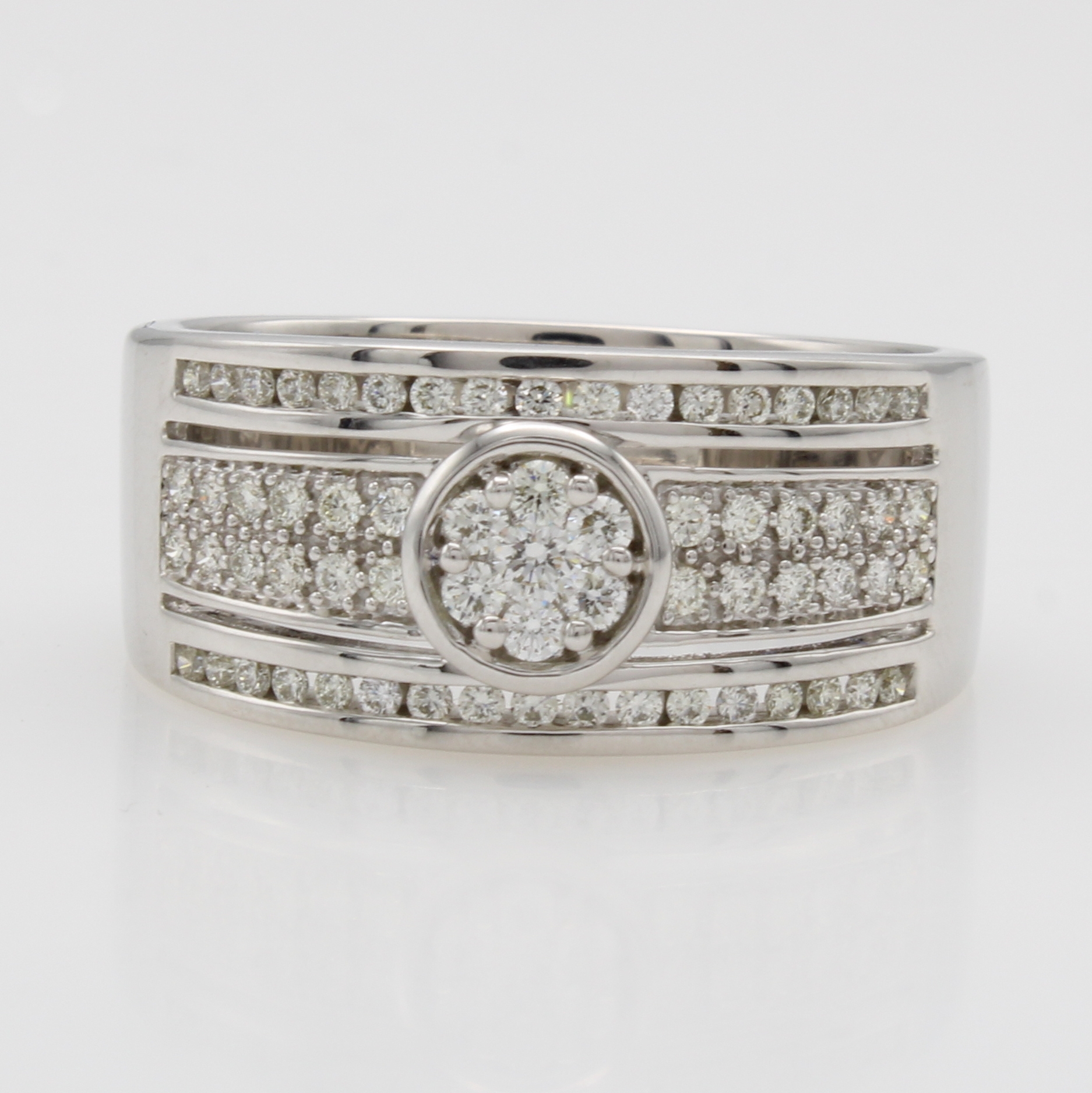 Image 27110997 - Ring mit Brillanten, WG 585/000, 65 Brill. zus. ca. 0.60 ct get.Weiß/lupenrein, RW ...