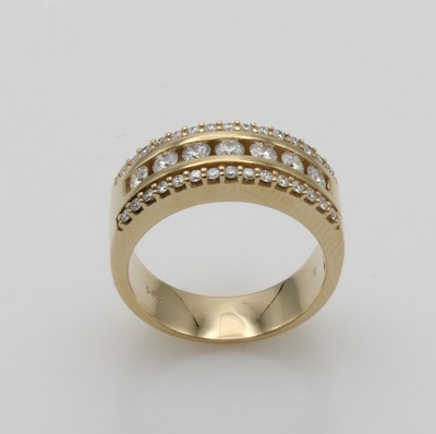 27110922a - Ring mit Brillanten, GG 585/000, Brill. in 3Reihen gef. zus. ca. 0.75 ct ...