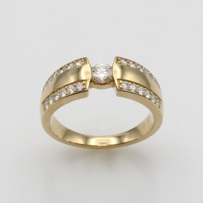 27110937a - Ring mit Brillanten, GG 585/000, in Spann- ringoptik, Brill. zus. ca. 0.75 ct ...