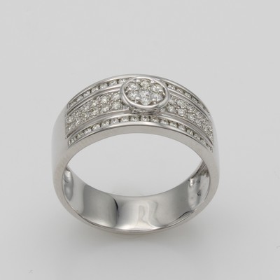 27110997a - Ring mit Brillanten, WG 585/000, 65 Brill. zus. ca. 0.60 ct get.Weiß/lupenrein, RW ...