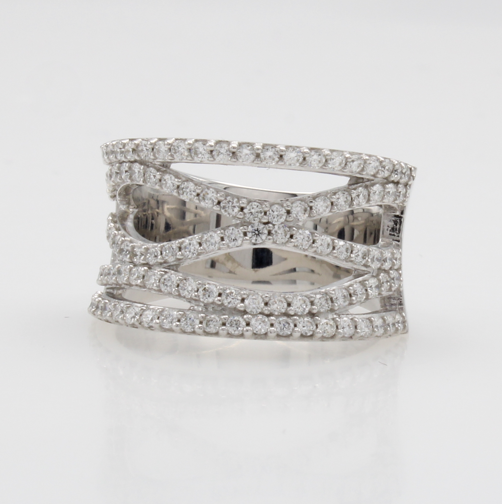 Image 27111004 - Ring mit Brillanten, WG 585/000, gewellter Ringkopf bes. m. Brill. zus. ca. 1.0 ct ...