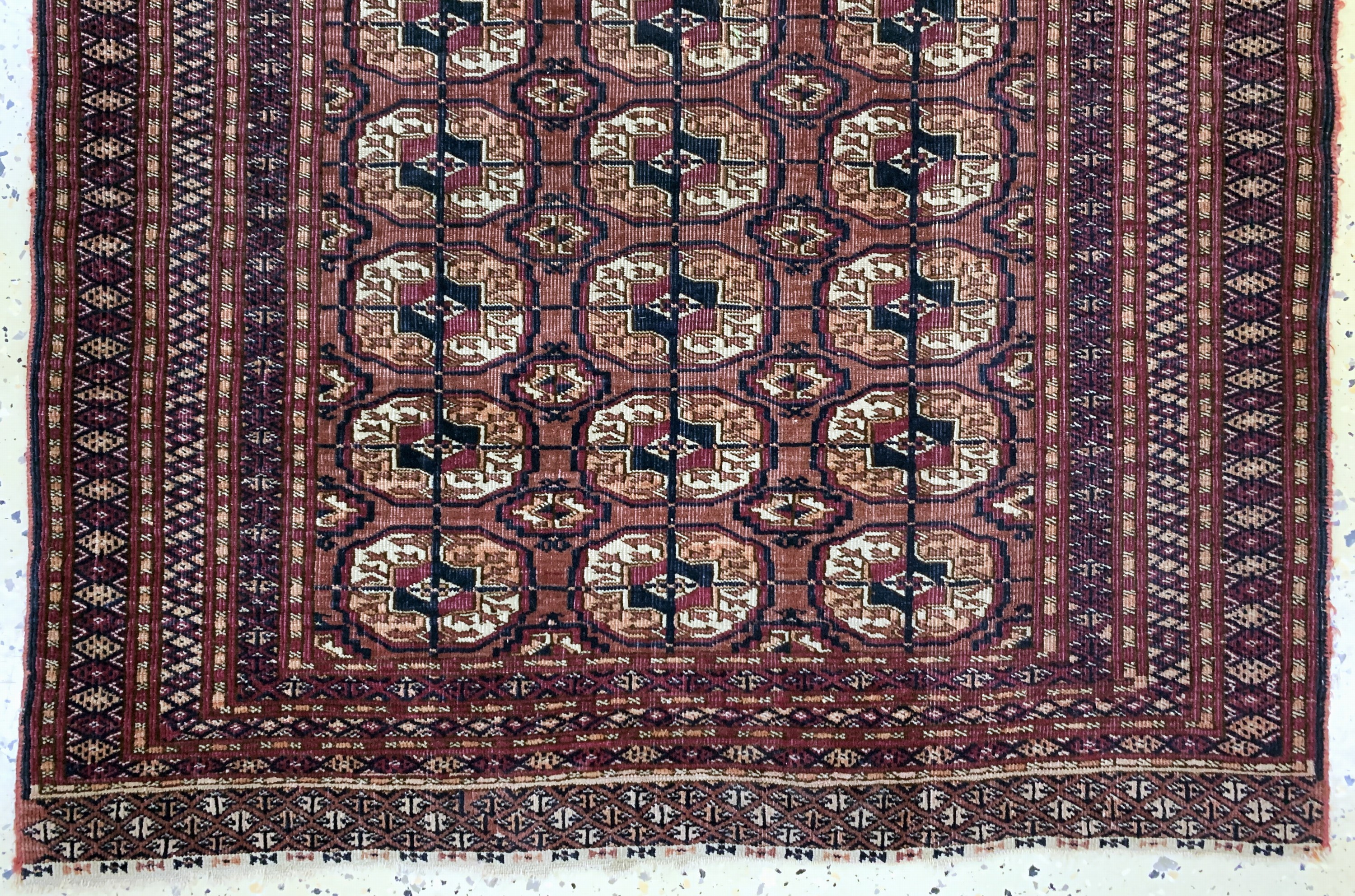 Detail b: Tekke"Herdteppich"antik, Turkmenistan, 19.Jhd, Wolle auf Wolle, ca. 106 x 84 cm, EHZ:3
