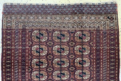27111037a - Tekke´Herdteppich´antik, Turkmenistan, 19.Jhd, Wolle auf Wolle, ca. 106 x 84 cm, EHZ:3 ...