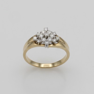 27111074a - Ring mit Brillanten, GG 585/000, z.T. rhod., 15 Brill. zus. ca. 0.65 ct Weiß/p1, RW ca. ...