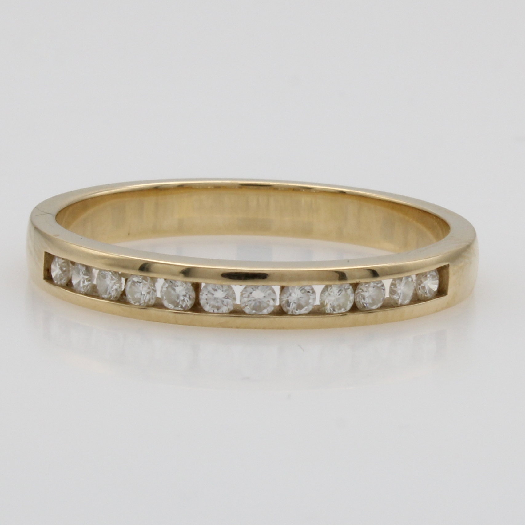 Image 27111139 - Ring mit Brillanten, GG 585/000, 12 Brill. in Kanalfassung zus. ca. 0.30 ct Weiß/si, RW ...