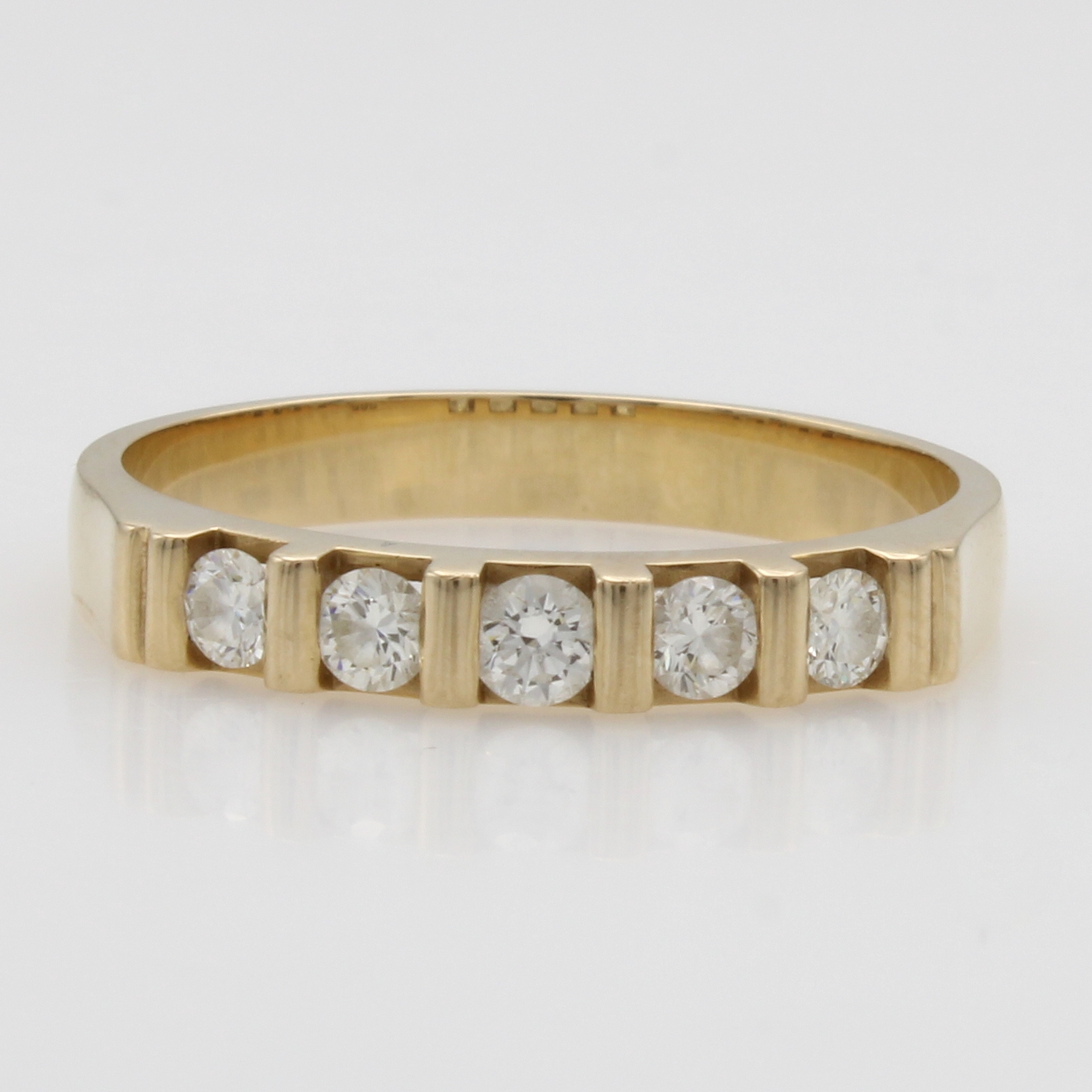 Image 27111142 - Ring mit Brillanten, GG 585/000, 5 Brill. zus. ca. 0.50 ct l.get.Weiß/lupenrein, RW ca. ...