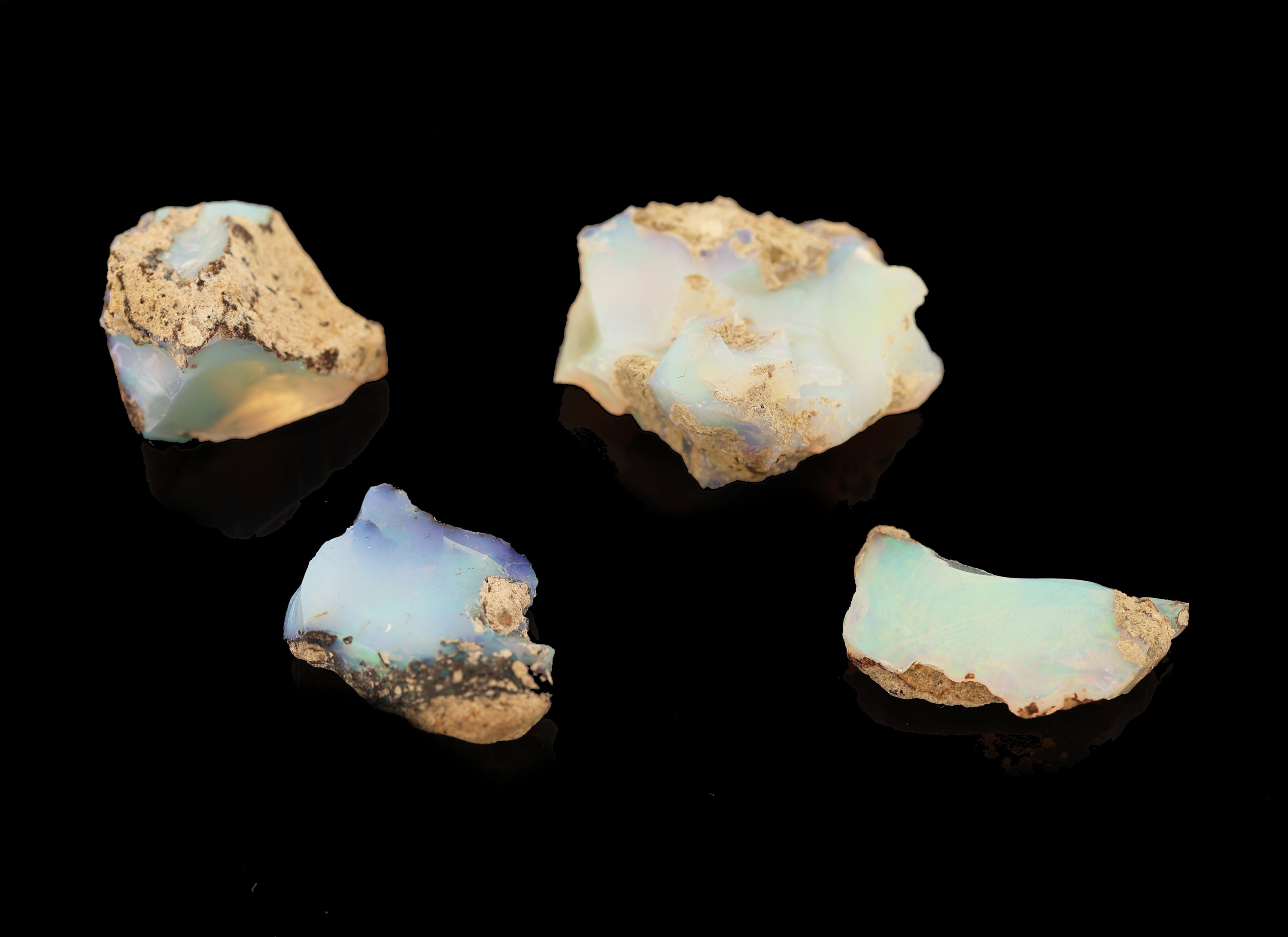 Detail a: Lot 4 lose Opal-Rohsteine, zus. ca. 29.25 ct, Äthiopien, versch. Größen, Formen und Farbspiele