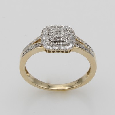 27111229a - Ring mit Diamanten, GG 585/000 z.T. rhod., 8/8 Diam. u. Diamantbaguettes zus. ca. 0.40 ...