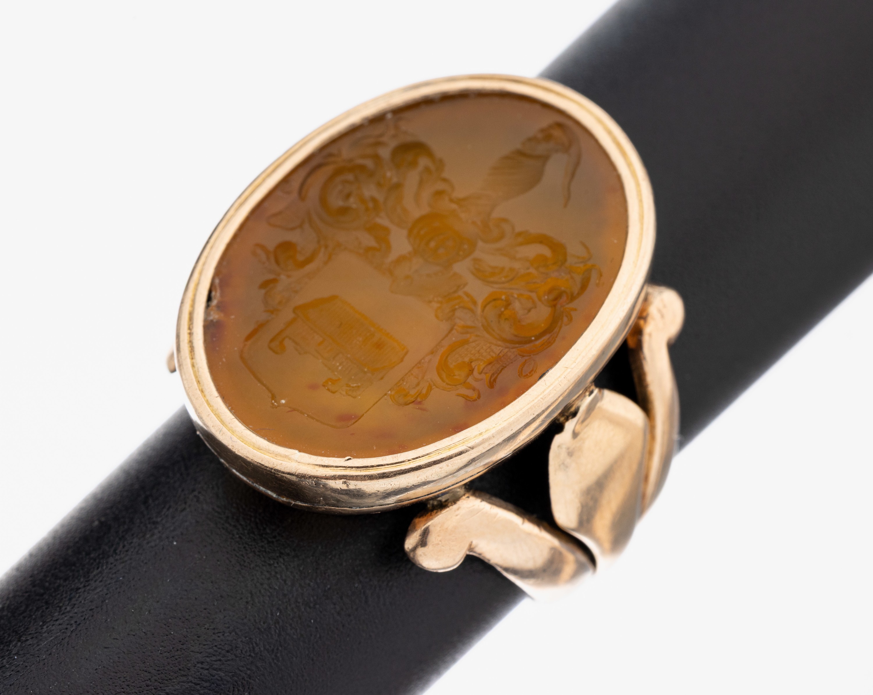 Image 27111398 - 14 kt Gold Achat-Siegelring, um 1880, GG 585/000, ovaler gelblicher Achat mit ...