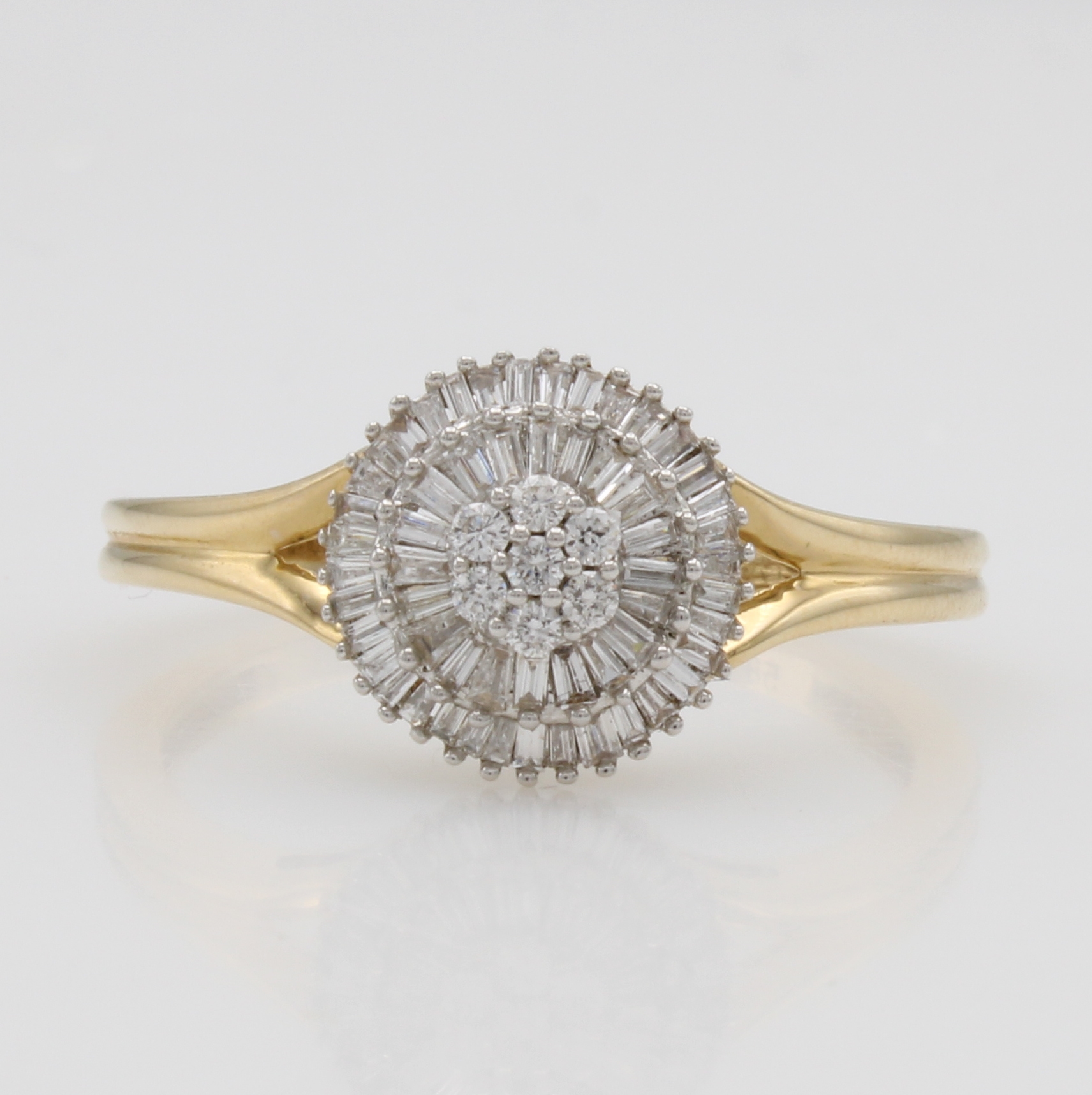 Image 27111427 - Ring mit Diamanten und Brillanten, GG 585/ 000 z.T. rhod., Diam.-Baguettes u. Brill. ...