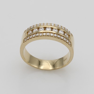 27111437a - Ring mit Brillanten, GG 585/000, 37 Brill. zus. ca. 0.75 ct Weiß/lupenrein, RW ca. 66 ...