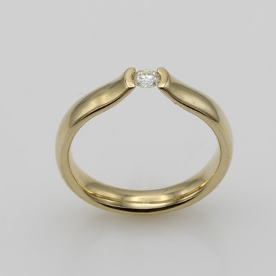 27111462a - Ring mit Brillantsolitär, GG 585/000, Brill. ca. 0.25 ct get.Weiß/lupenrein, RW ca. 66 ...