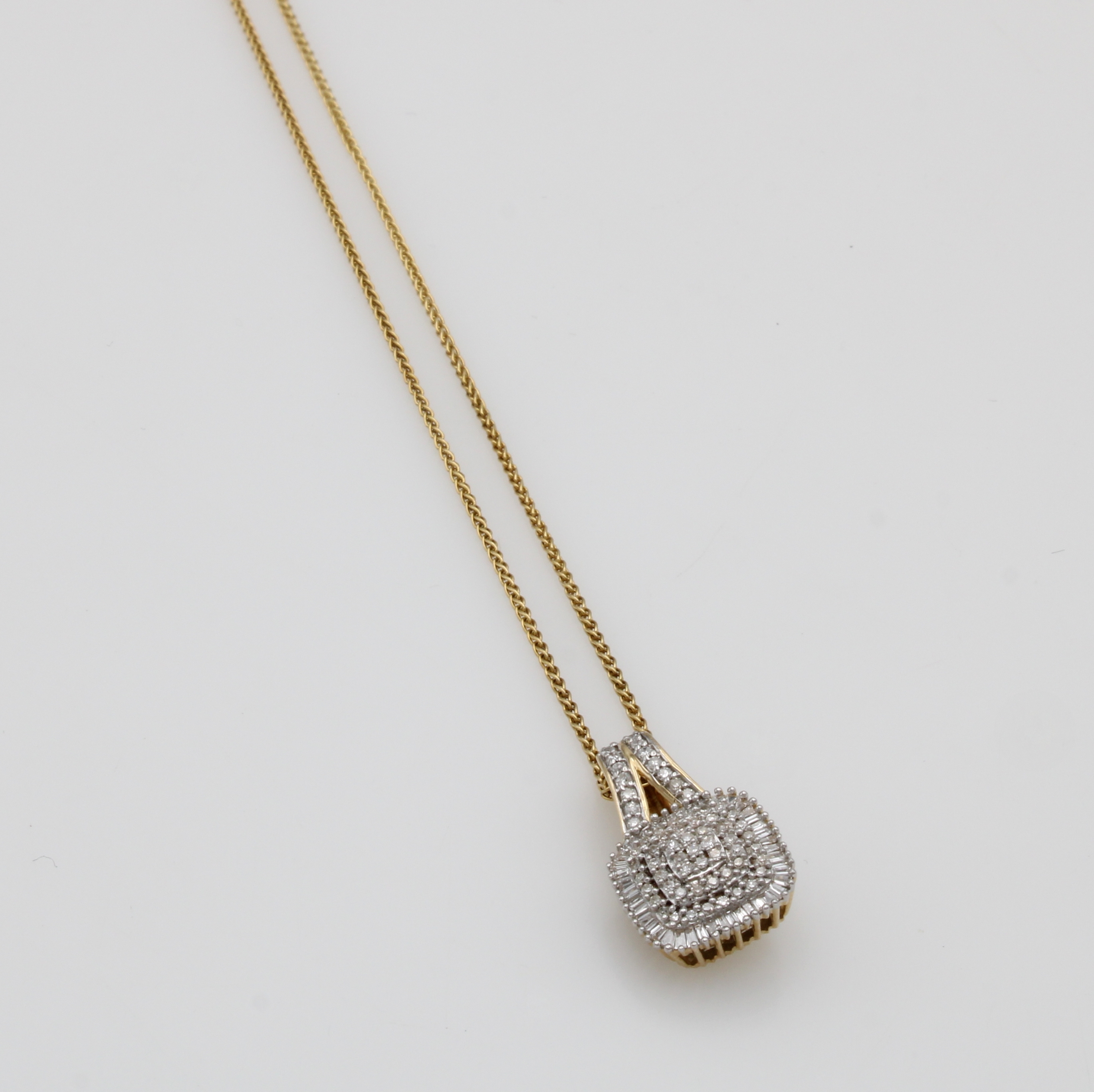 Image 27111563 - Clip-Anhänger mit Diamanten an Kette, GG 585/000 z.T. rhod., 8/8 Diam. u. Diam.- ...
