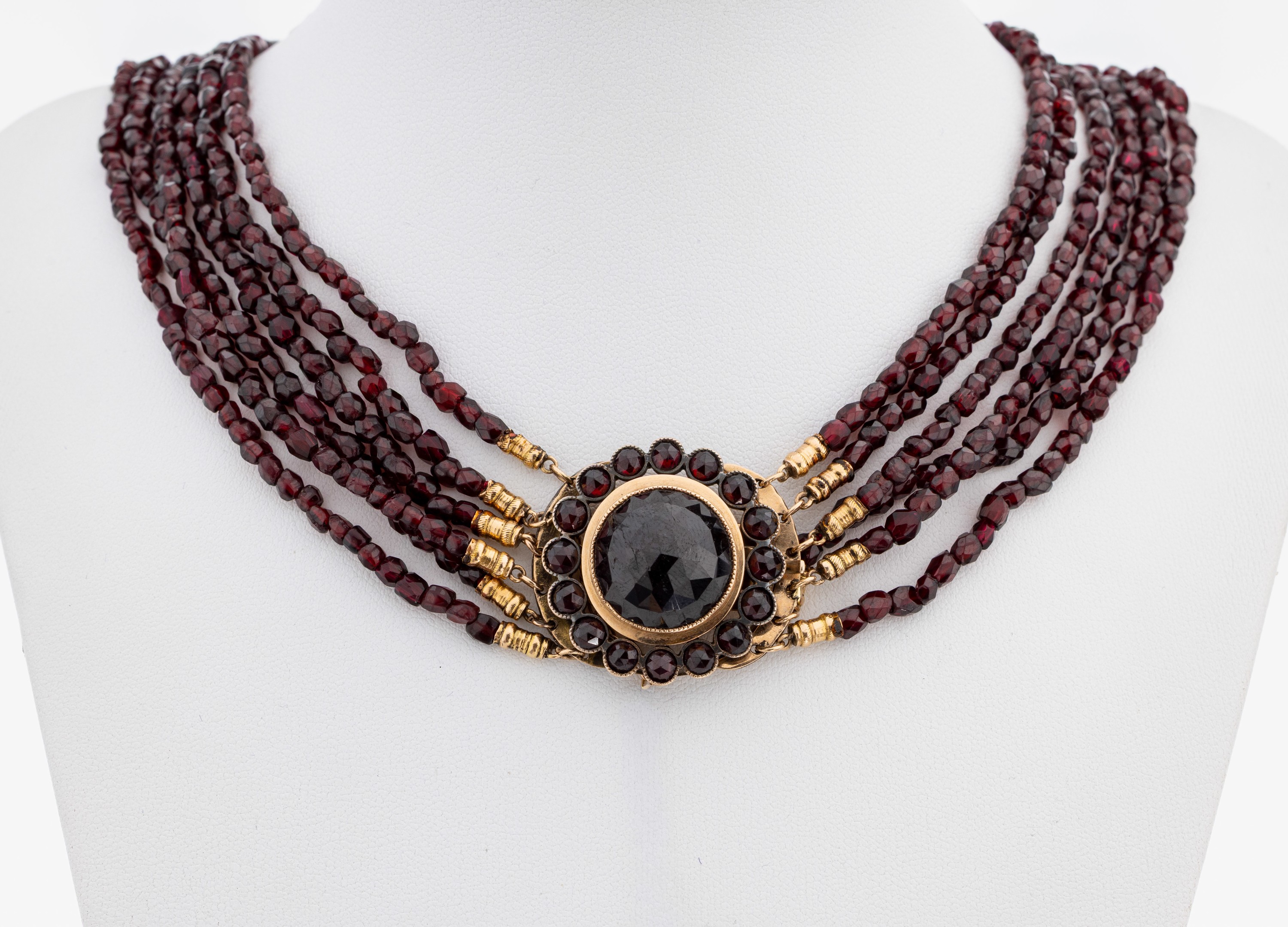 Image 27111582 - Granat-Kropfband mit 8 kt Gold Schließe, Böhmen um 1880, RoseG 333/000, 6-rhg. ...