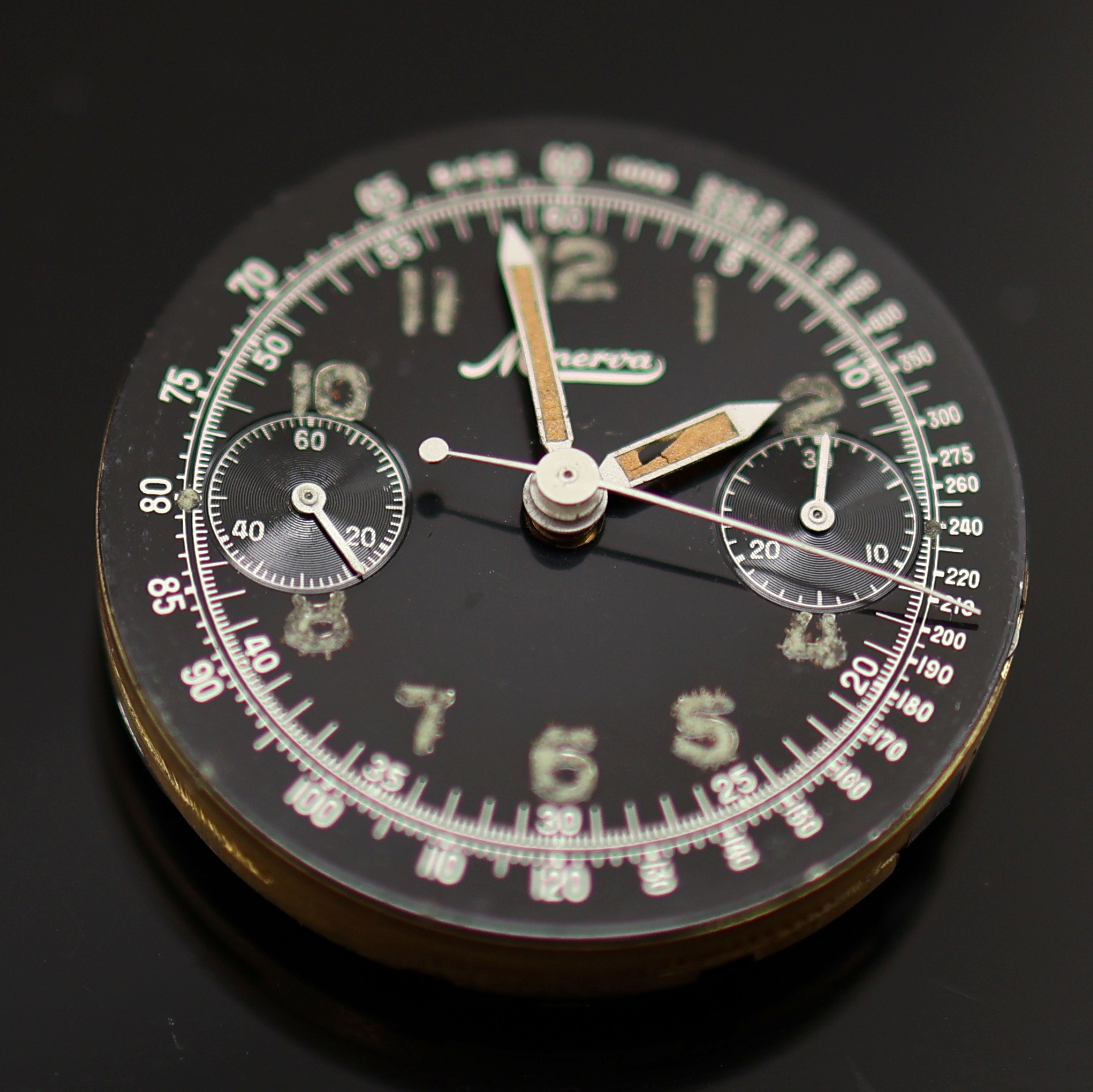Detail e: MINERVA seltener Kaliber 13-20 Schaltradchronograph in Stahl mit schwarzem original Glanz-Zifferblatt Referenz 1335, Handaufzug, Schweiz 1940er ...