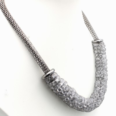 27111896b - Messing-Collier mit Kristallen, Kristalle im leichten Grauton, in L. ca. 44-49 cm trag- ...