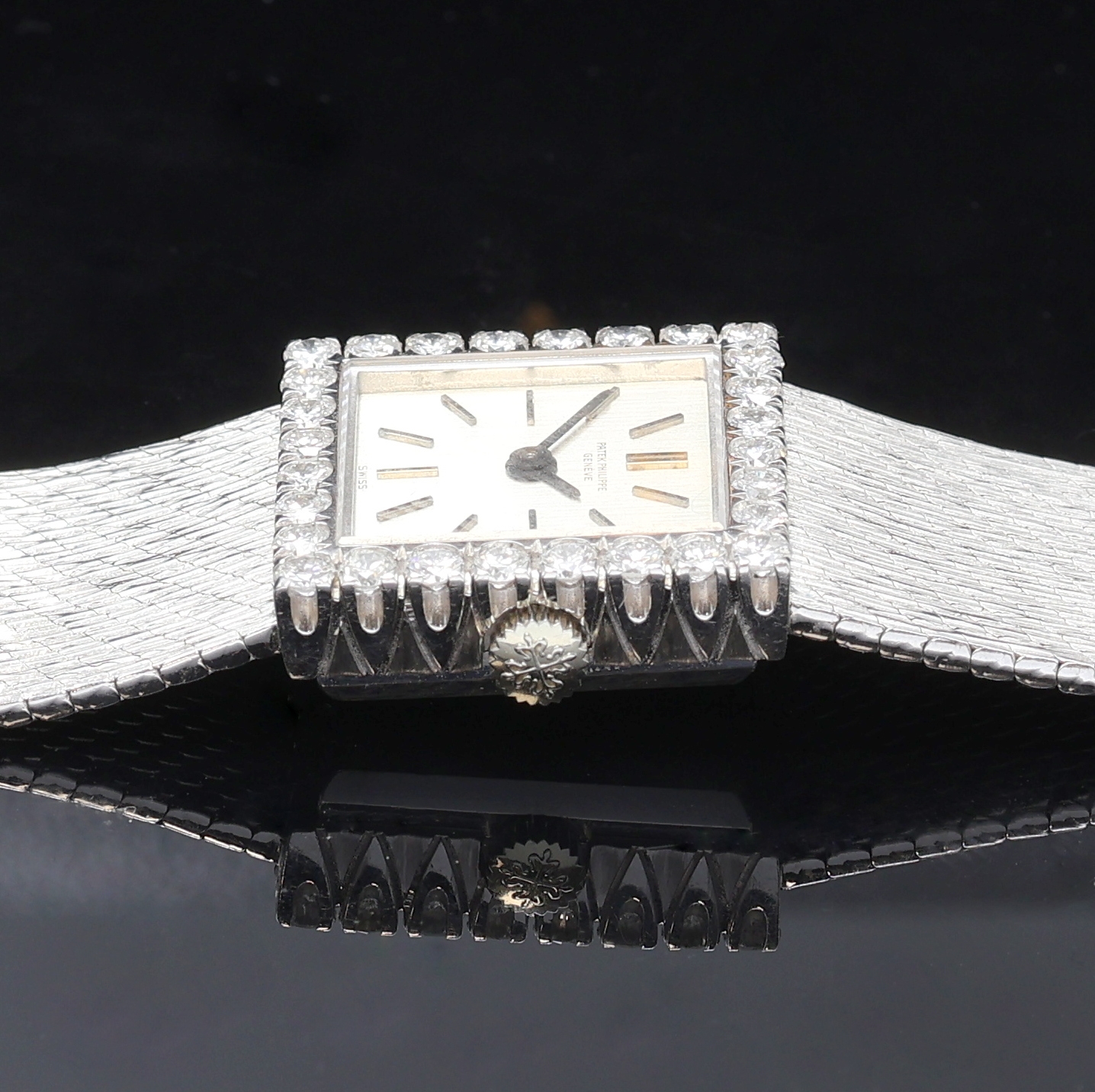 Detail d: PATEK PHILIPPE feine und seltene Damenarmbanduhr in WG 750/000 Referenz 3364 1, Handaufzug, Schweiz um 1967, 2-teil. Geh., Milanaiseband, Lünette ...