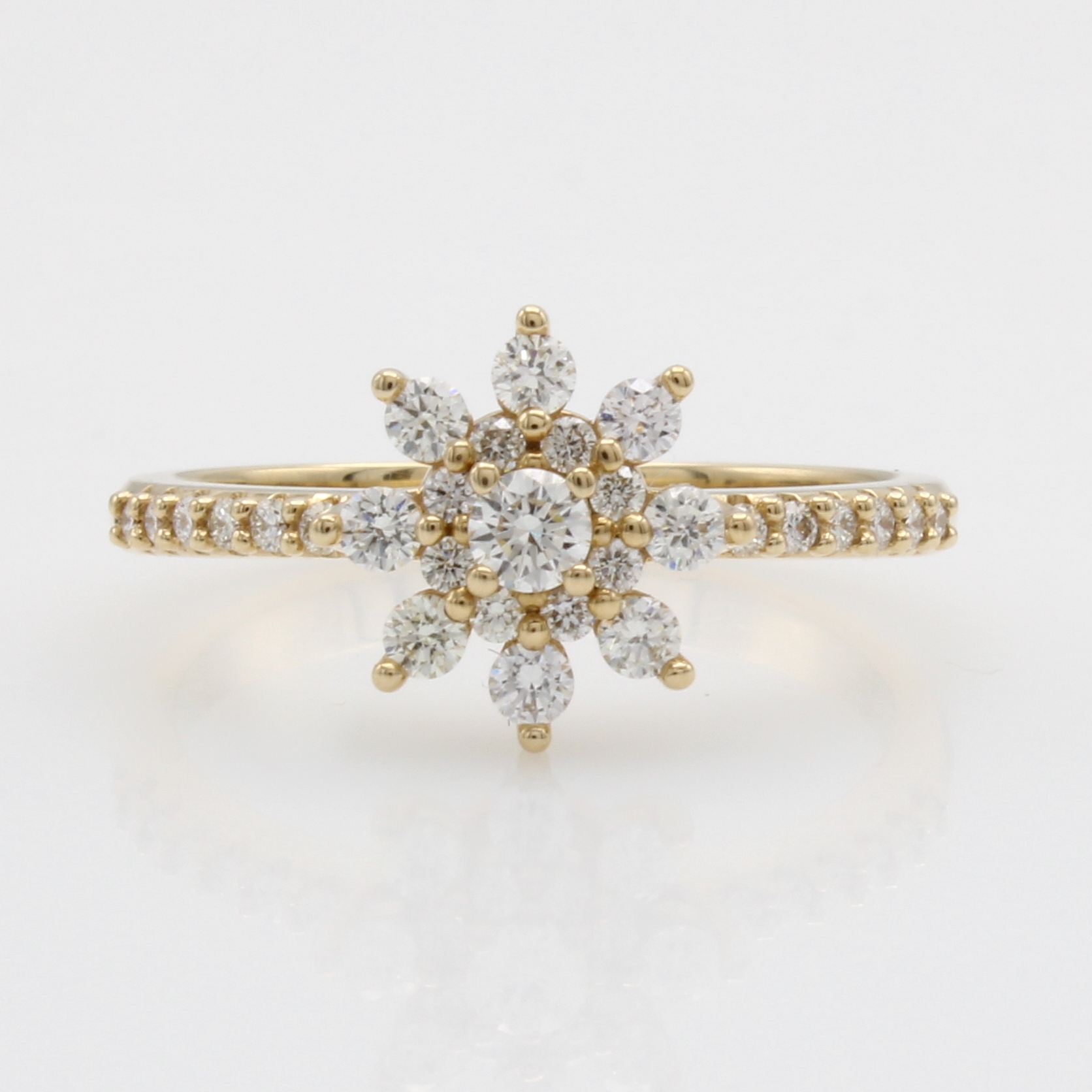 Image 27111959 - Ring mit Brillanten, GG 585/000, Brill. z.T. in blütenförm. Ringkopf gef. zus. ca. ...