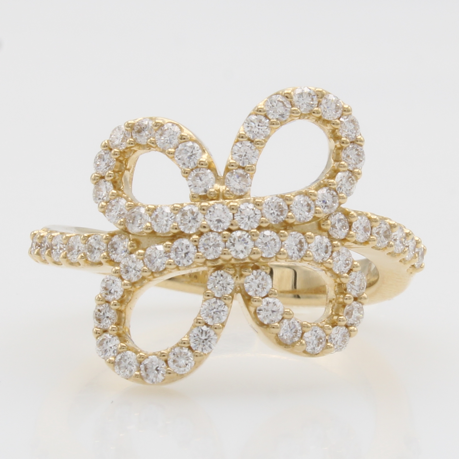 Image 27111963 - Ring mit Brillanten, GG 585/000, 62 Brill. in anged. Blütenform gef. zus. ca. 0.70 ct ...