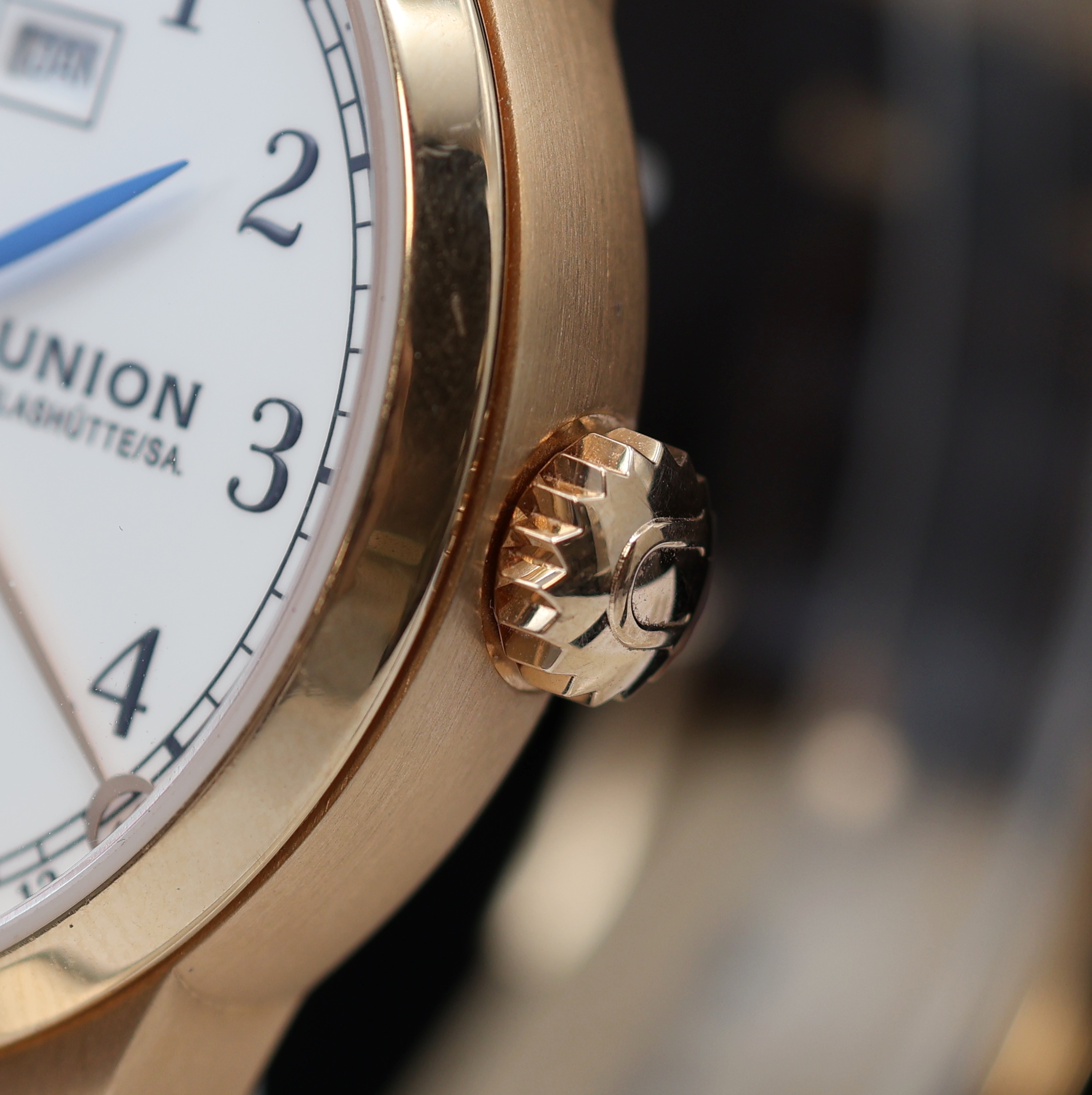 Detail b: UNION GLASHÜTTE auf 126 Stück limitierte Herrenarmbanduhr Johannes Dürrstein Edition in RoseG 750/000 Referenz D903.458A, Deutschland um 2019, ...