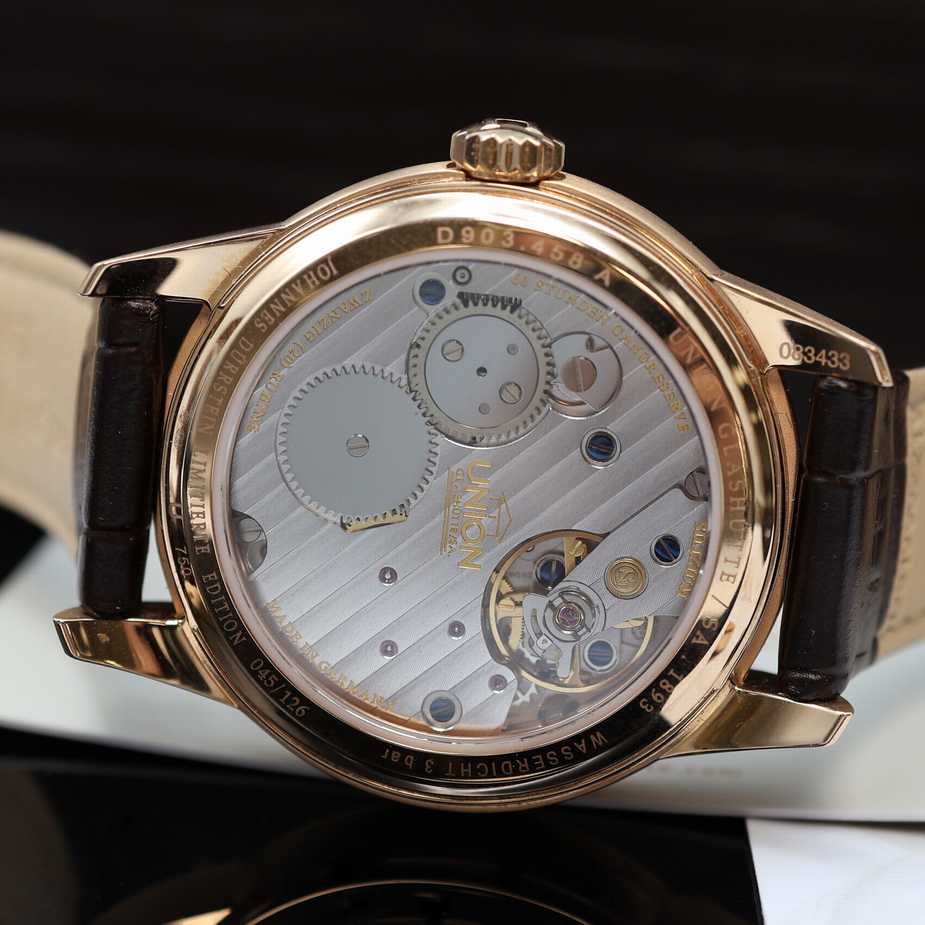 Detail d: UNION GLASHÜTTE auf 126 Stück limitierte Herrenarmbanduhr Johannes Dürrstein Edition in RoseG 750/000 Referenz D903.458A, Deutschland um 2019, ...