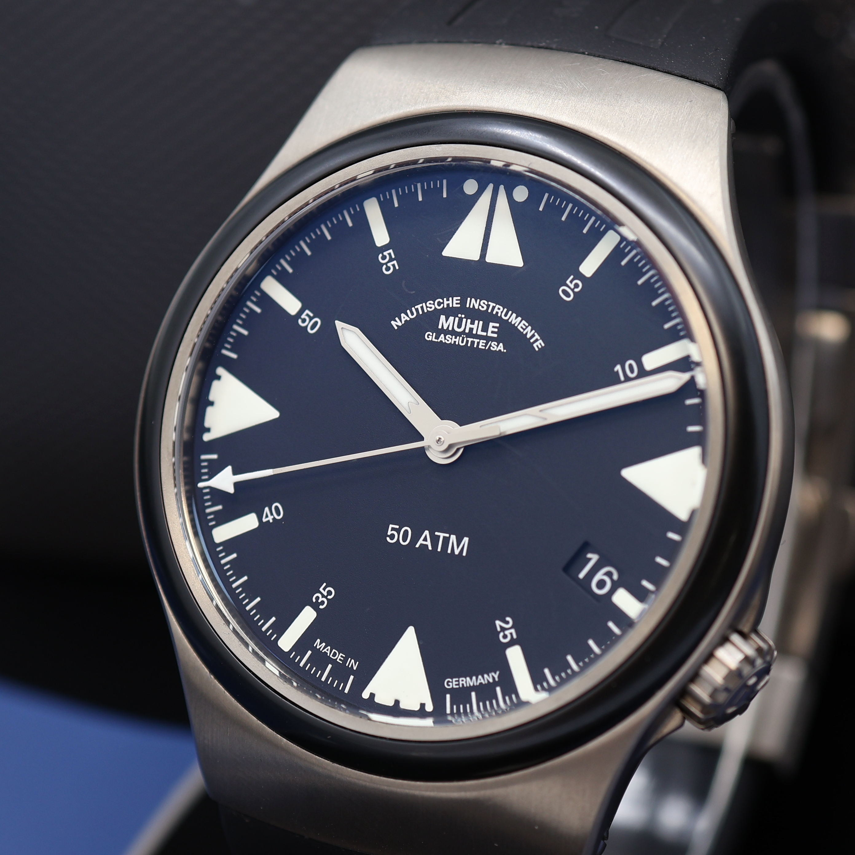 Detail a: NAUTISCHE INSTRUMENTE MÜHLE GLASHÜTTE S.A.R. Mission Timer Referenz M1-51-03, Deutschland um 2023, Automatik, Titangeh. inkl. orig. Kautschukband ...
