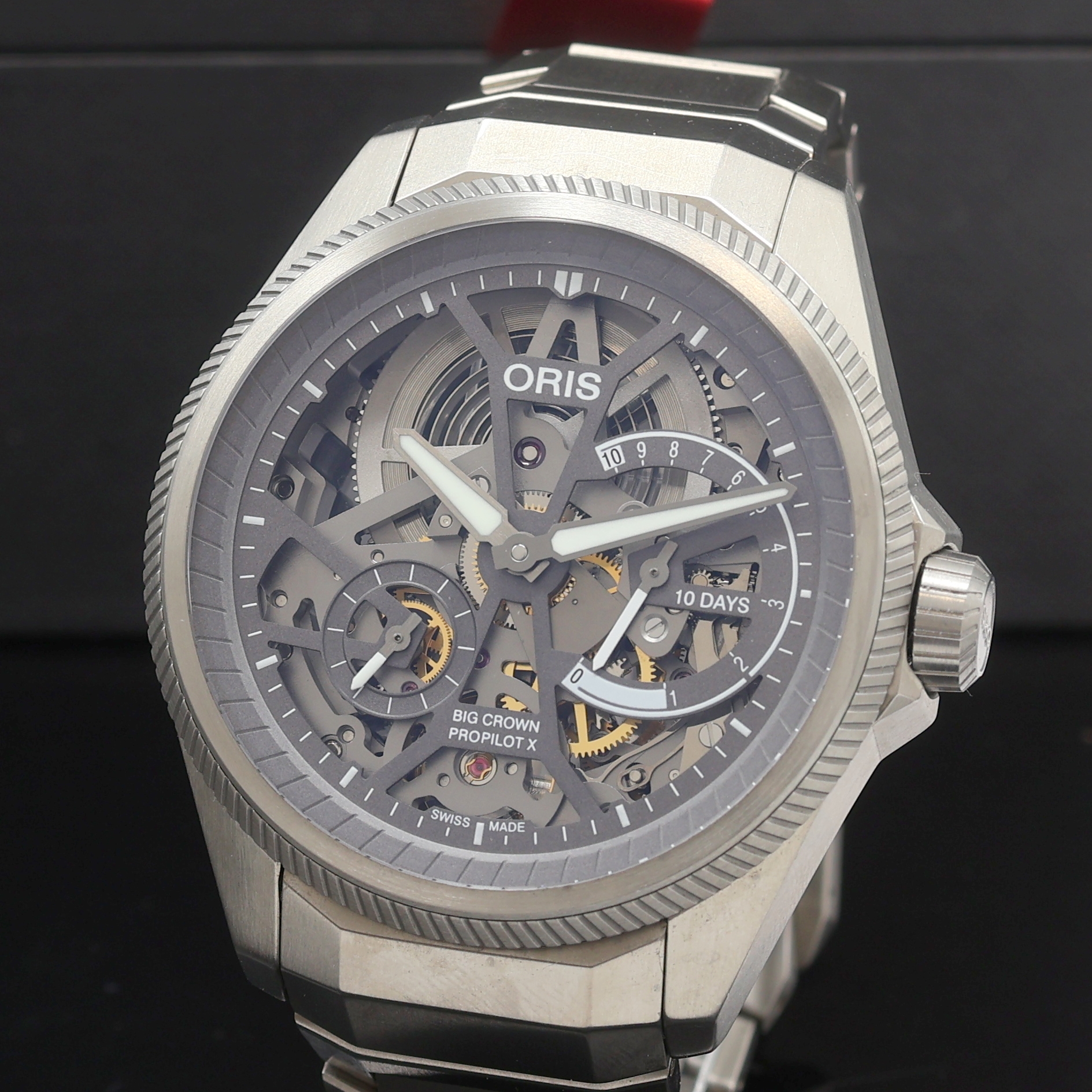 Detail a: ORIS Big Crown Pro Pilot X Herrenarmbanduhr Referenz 7759, Schweiz um 2020, Handaufzug, beids. vergl. Geh. in Titan inkl. Titanband m. Faltschl., ...
