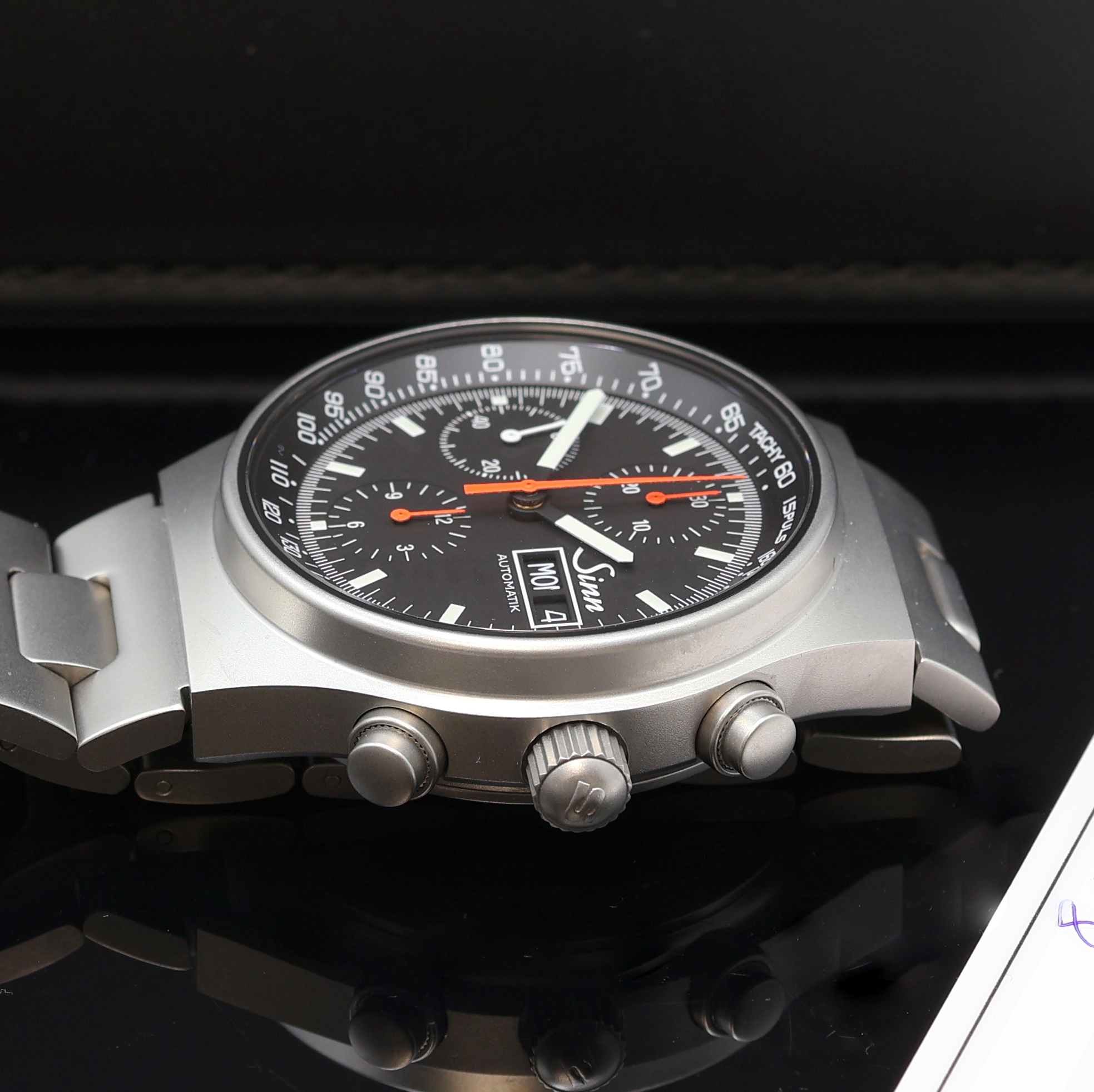 Detail c: SINN Armbandchronograph Referenz 144, Automatik, beids. vergl. Edelstahlgeh. inkl. orig. Gliederband m. Faltschl. und Tauchverlängerung, Boden u. ...