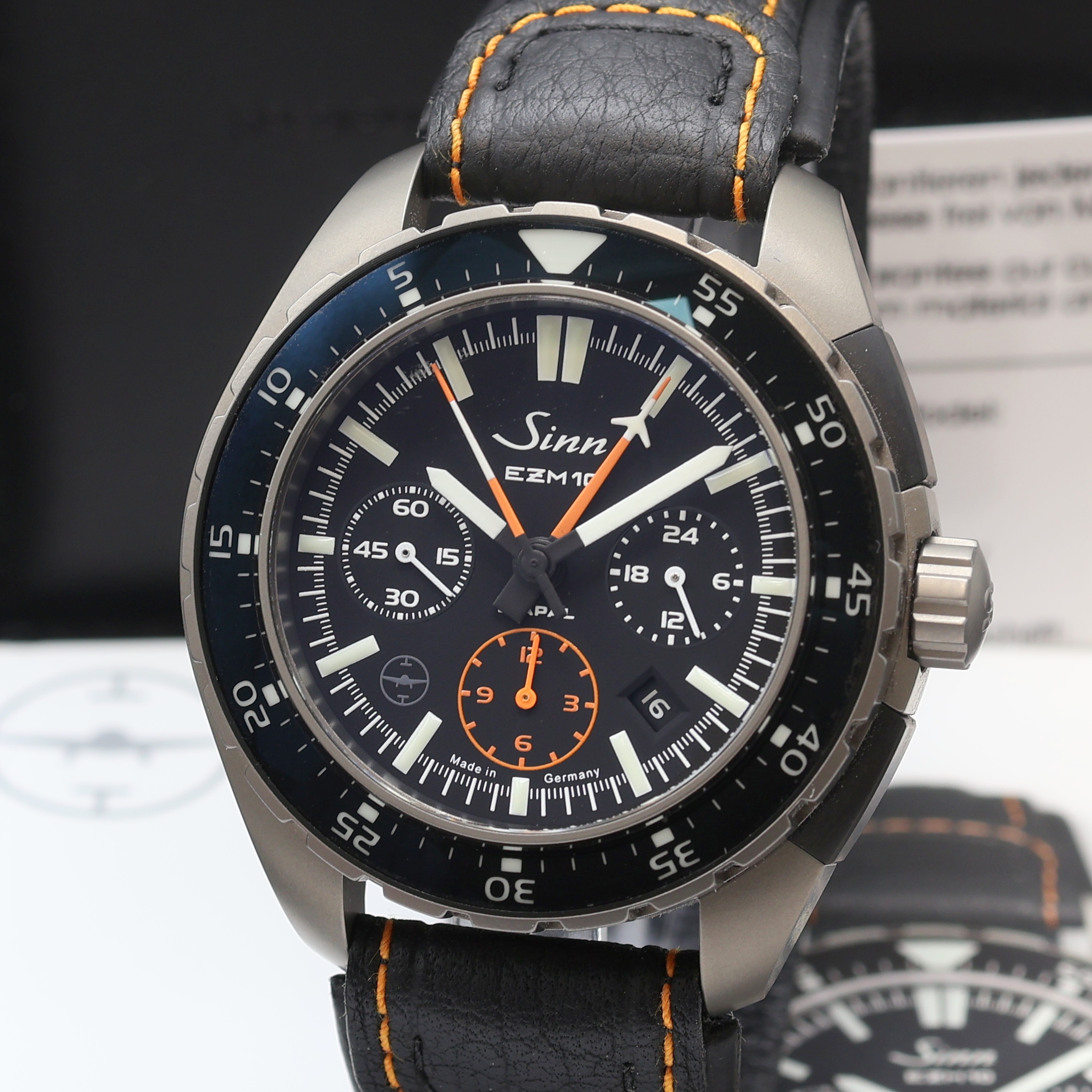 Detail a: SINN EZM 10 TESTAF Armbandchronograph Referenz 950, Automatik, Titangeh. inkl. orig. Lederband m. orig. Dornschl., Boden u. Krone verschr., ...