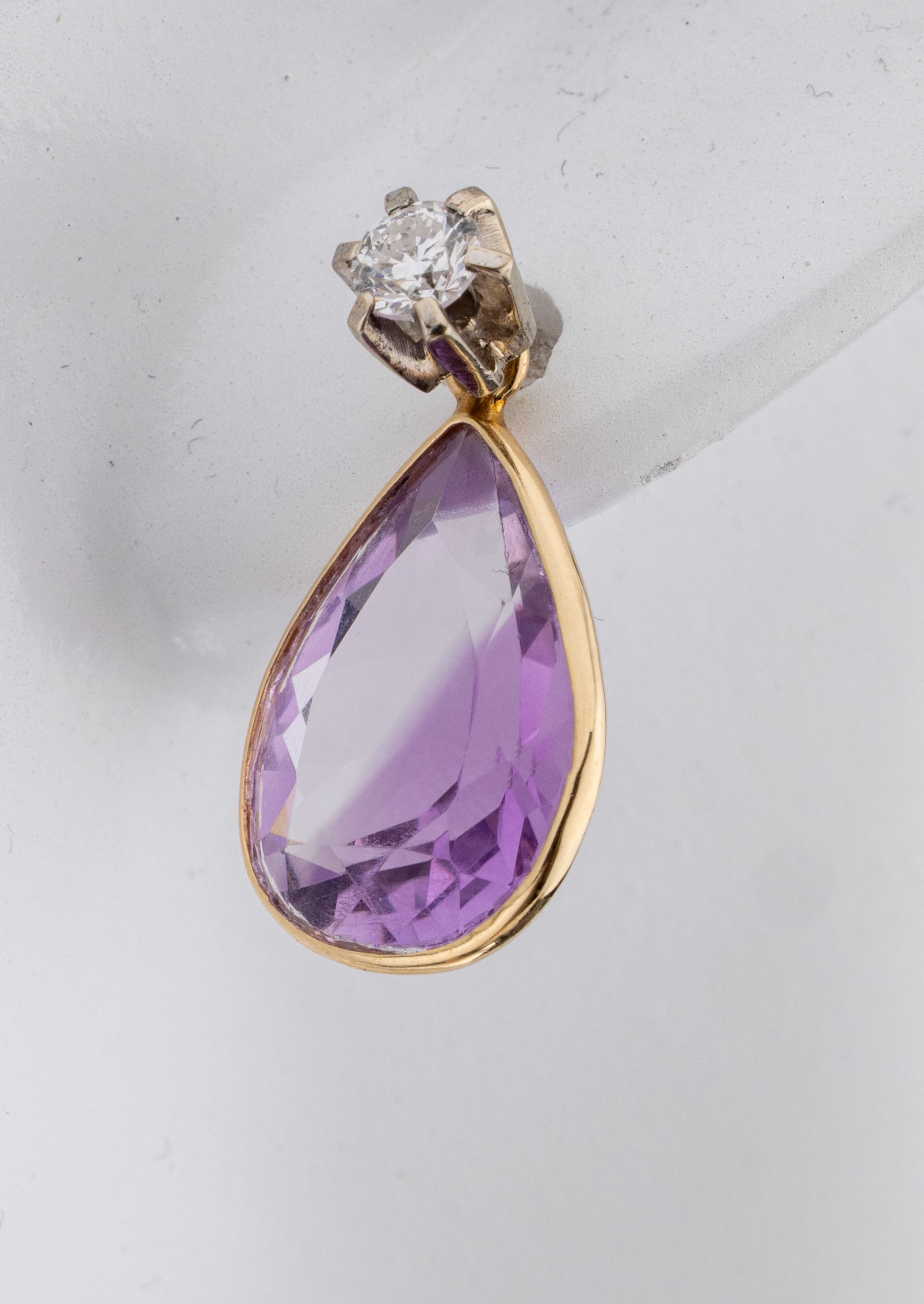 Detail a: Paar 14 kt Gold Brillant-Ohrstecker mit Amethyst-Einhängern, WG/GG 585/000, 2 in WGgefasste Brillanten zus. ca. 0.50 ct Weiß/si, GG-Einhänger mit ...
