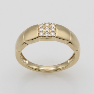 27111961a - Ring mit Brillanten, GG 585/000, z.T. matt. u. gerieft, 9 Brill. im Rechteck gef. zus. ...