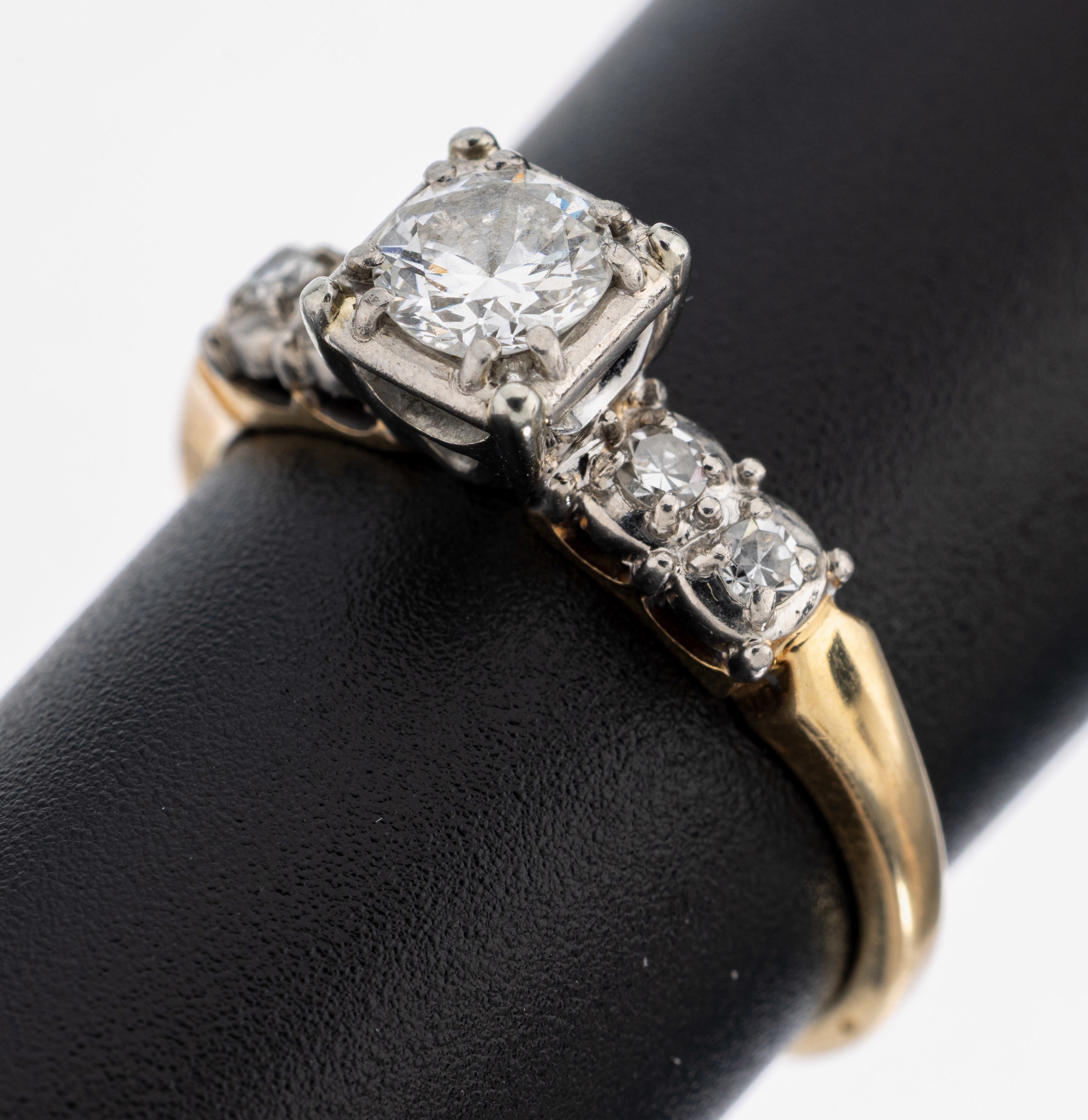 Image 27112000 - 14 kt Gold Diamant-Ring, GG/WG 585/000, erhaben in WG gefasster Brillant ca. 0.40 ct ...