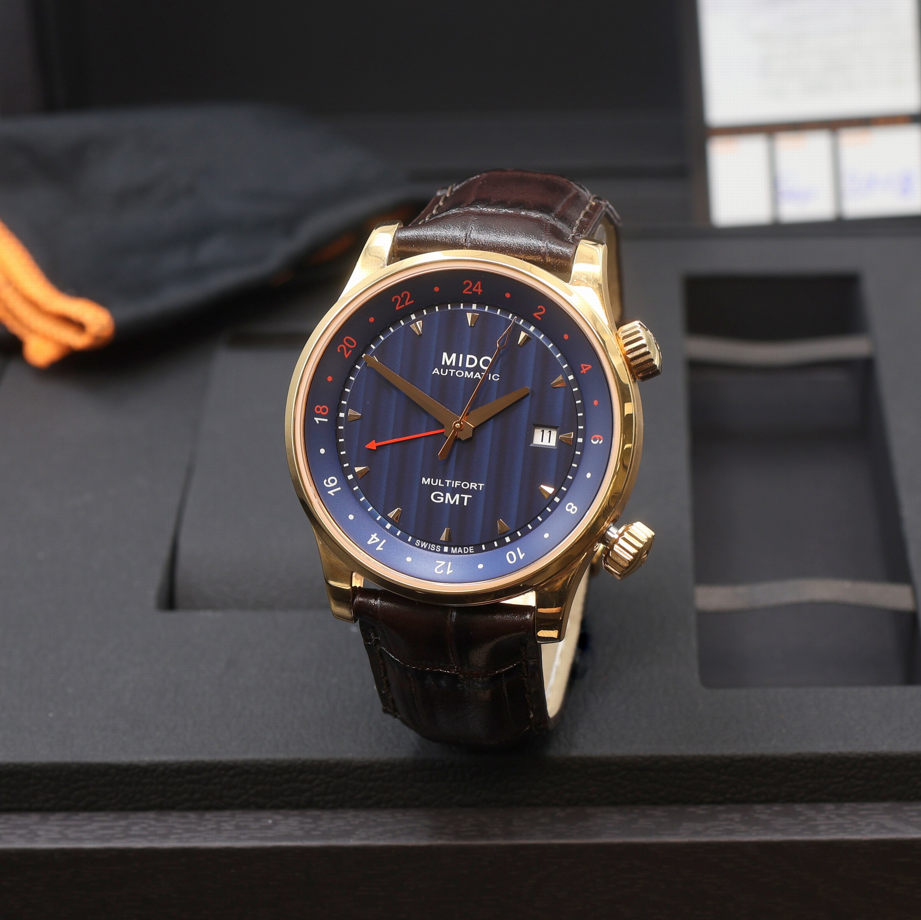 Image 27112101 - MIDO Multifort GMT vergoldete Herrenarmbanduhr Referenz M005.929A, Schweiz um 2018, ...