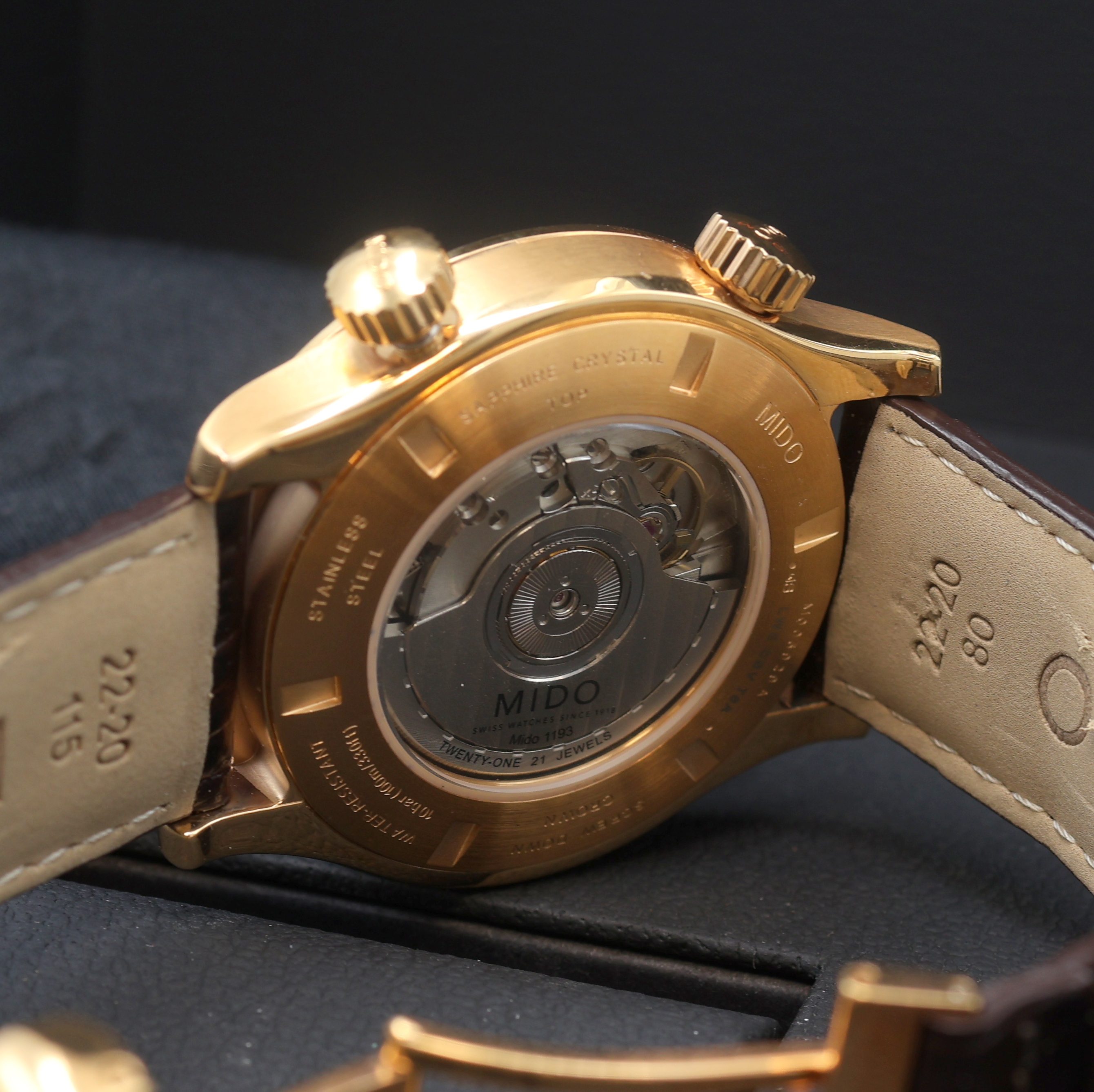 Detail e: MIDO Multifort GMT vergoldete Herrenarmbanduhr Referenz M005.929A, Schweiz um 2018, Automatik, beids. vergl. Geh. inkl. orig. Lederband m. dopp. ...