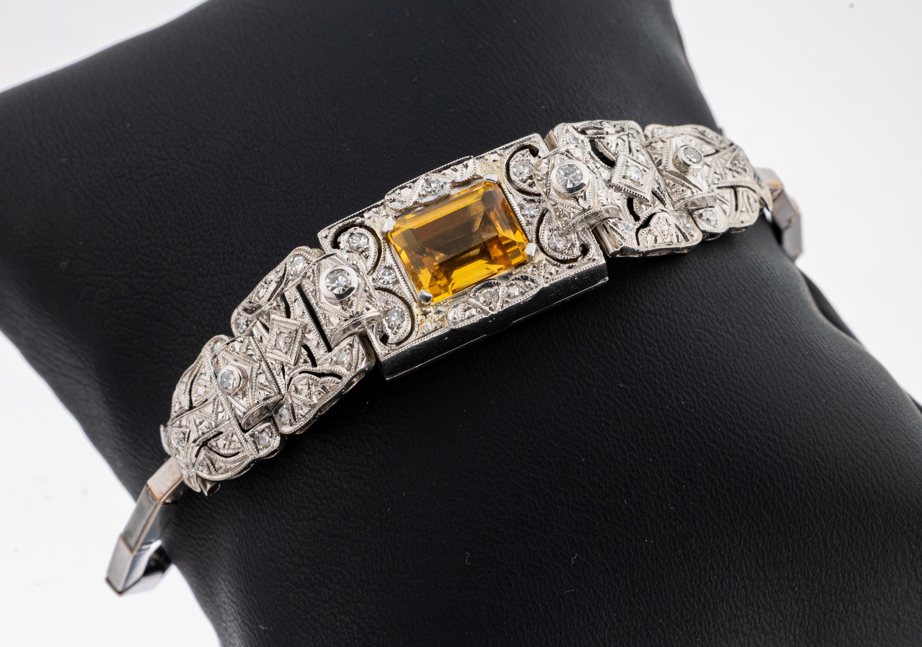 Image 27112103 - 14 kt Gold Citrin-Diamant-Armband, WG 585/000 gepr., Mittelteil ehemals Art Deco ...