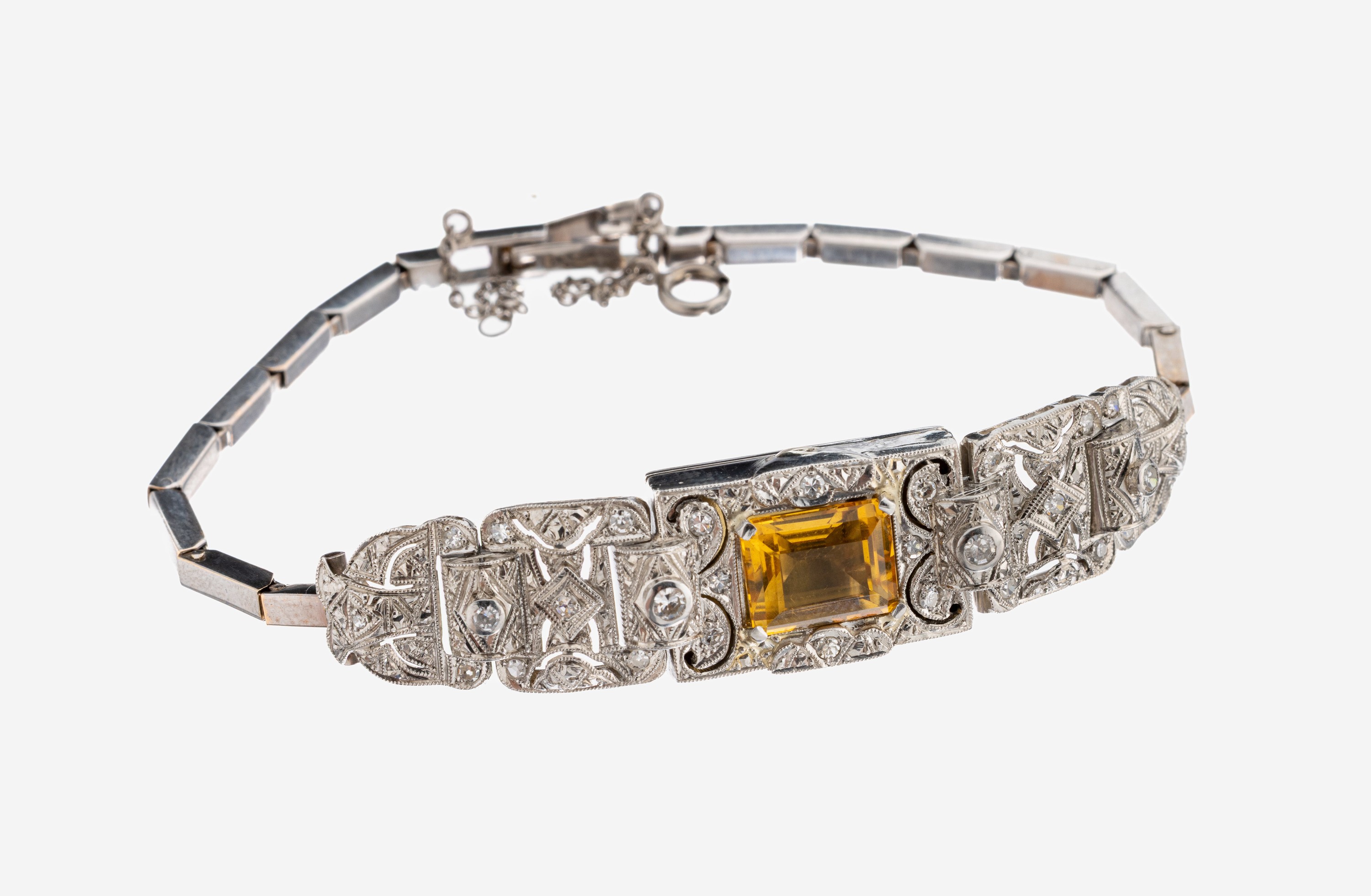Detail a: 14 kt Gold Citrin-Diamant-Armband, WG 585/000 gepr., Mittelteil ehemals Art Deco Schmuckuhr, 1930er Jahre, durchbrochen gearbeitet, mittig Citrin im ...