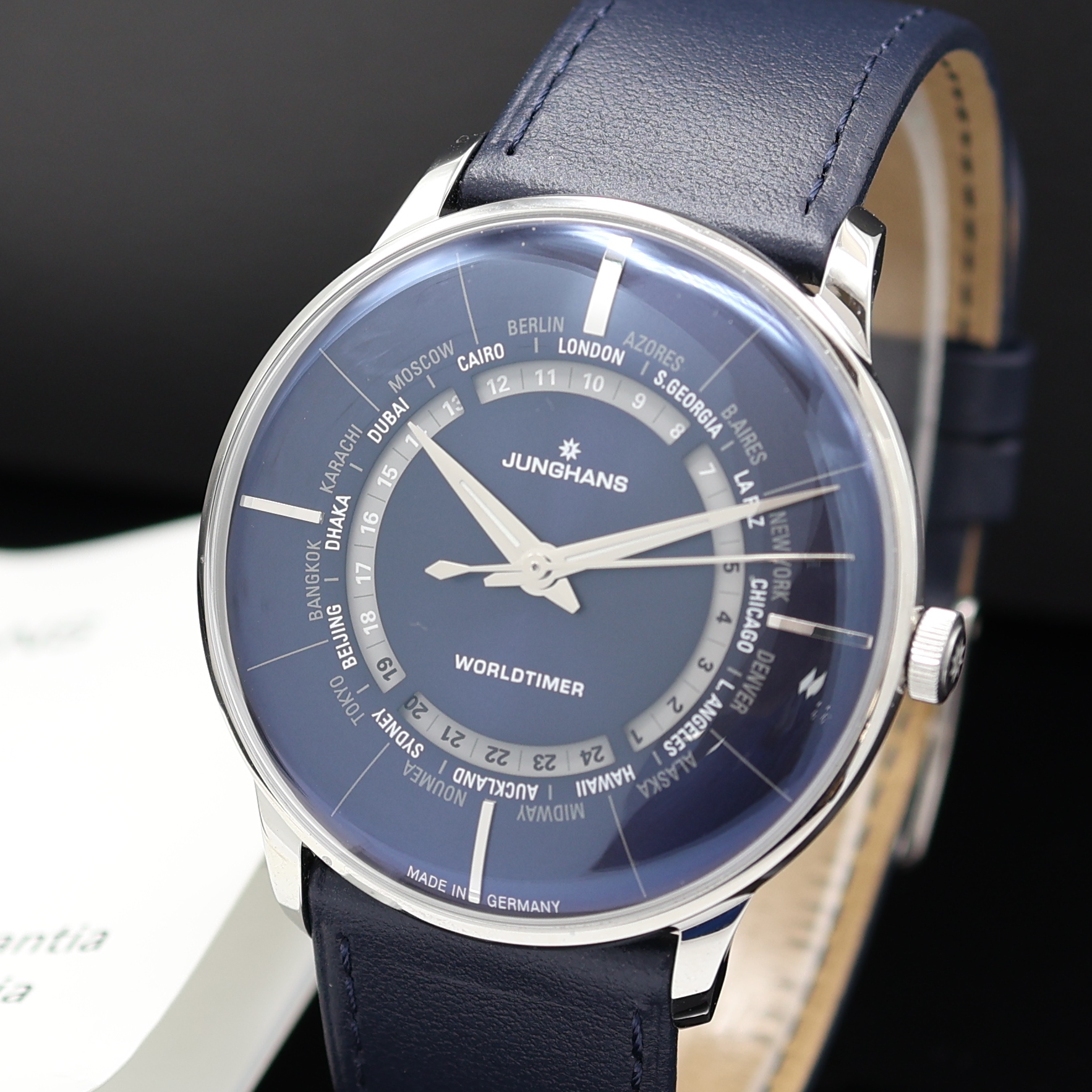 Detail a: JUNGHANS Meister Worldtimer Herrenarmbanduhr Referenz 27/3010, Automatik, Edelstahlgeh. inkl. orig. Lederband m. orig. Dornschl., Boden 5-fach ...