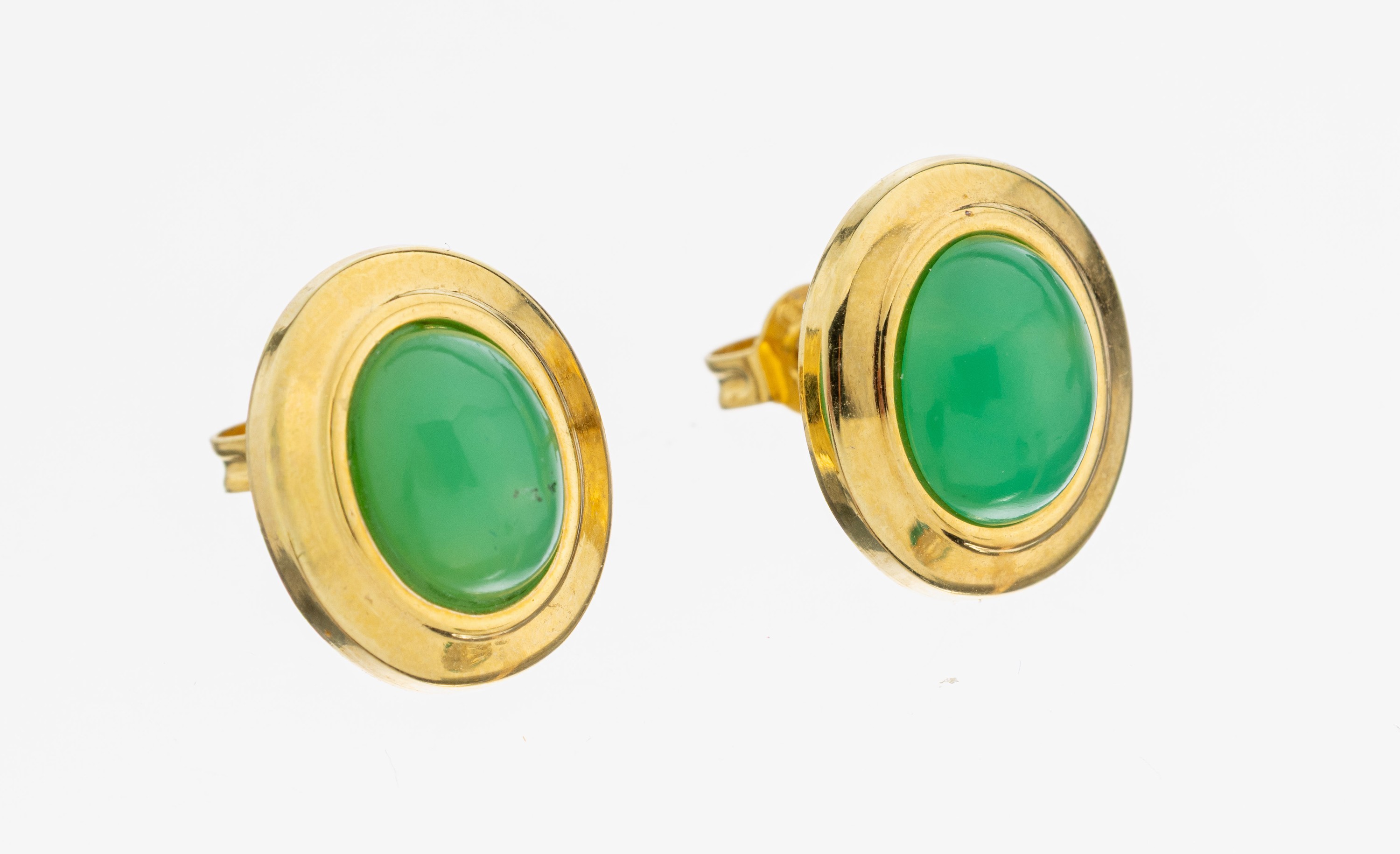 Paar 14 kt Gold Chrysopras-Ohrstecker, GG 585/000, schlicht, 2 ovale Chrysopras- Cabochons, ca. 2.4 g