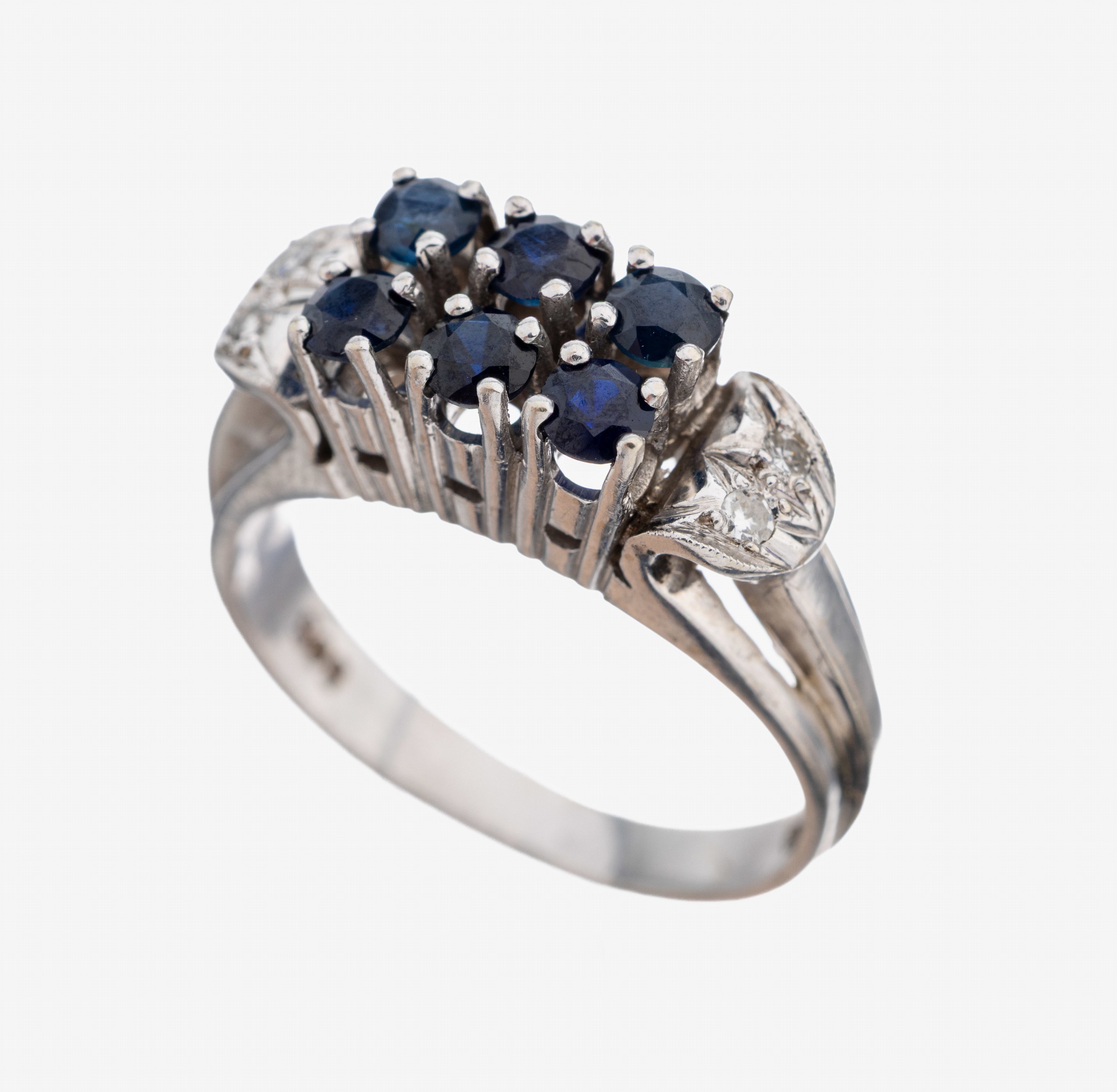 Image 27112118 - 14 kt Gold Saphir-Diamant-Ring, WG 585/000,6 rundfacett. Saphire zus. ca. 0.60 ct, 4 ...