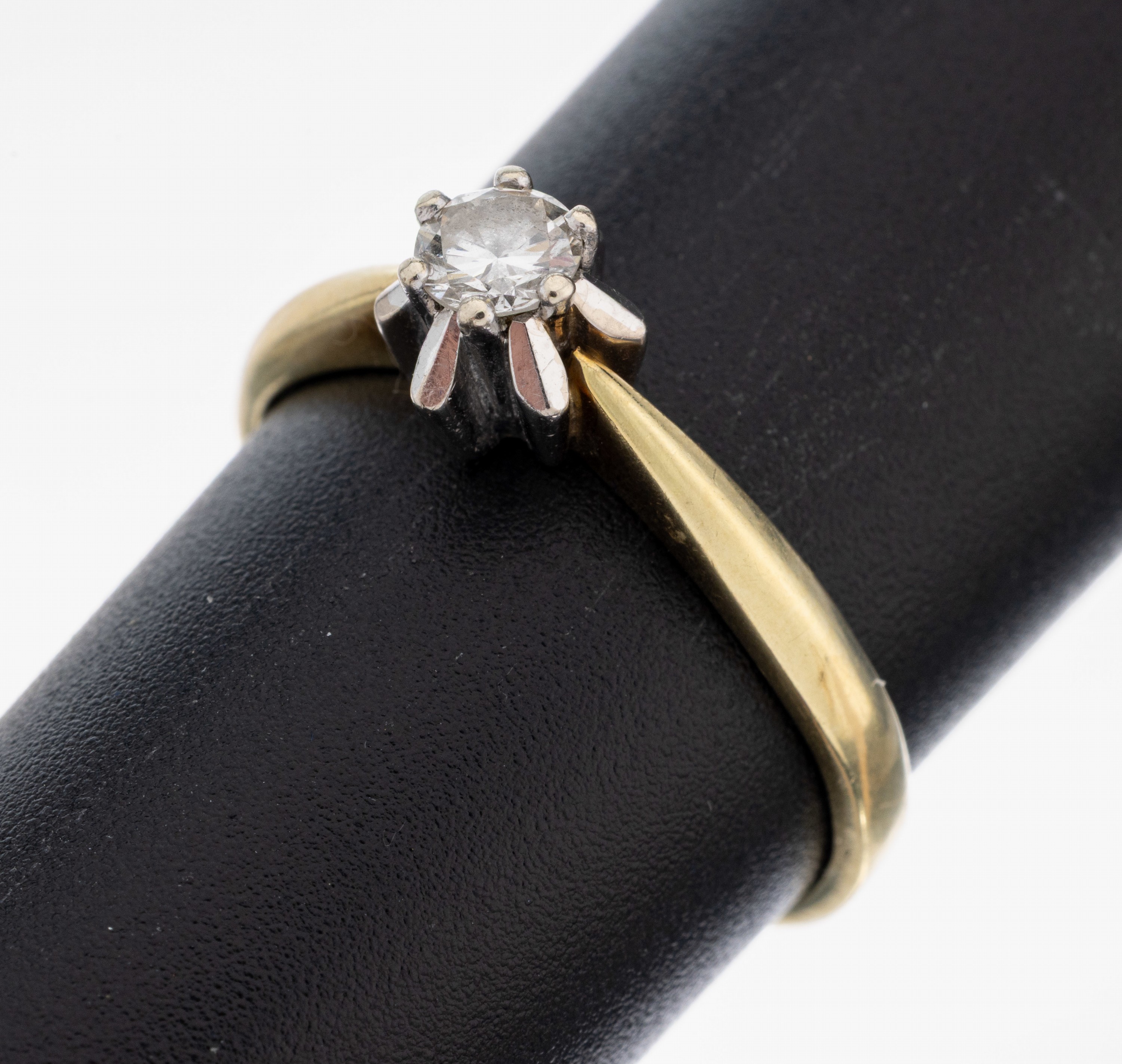 Image 27112120 - 14 kt Gold Brillant-Ring, GG/WG 585/000, inWG gefasster Brillant ca. 0.20 ct ...