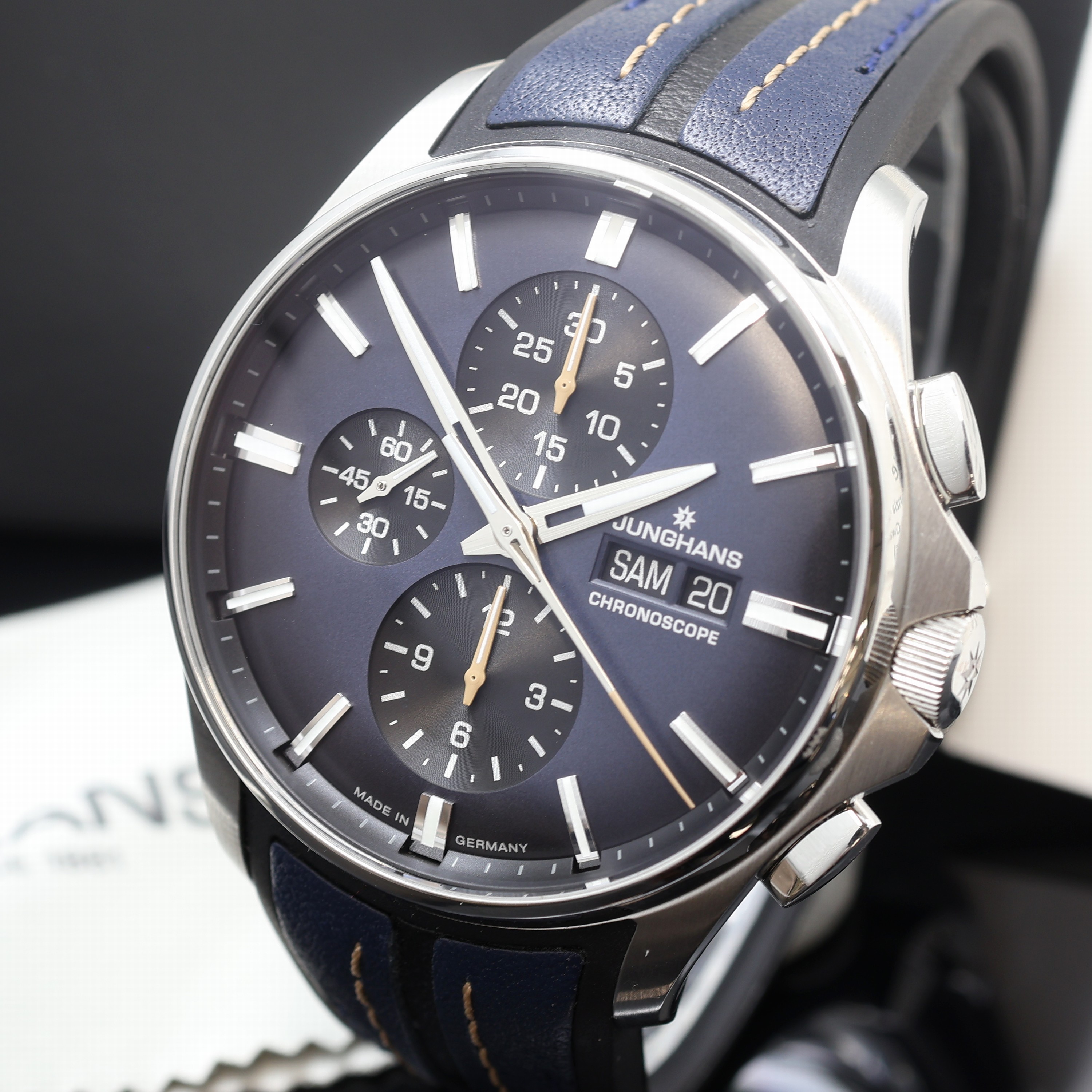 Detail a: JUNGHANS Meister Chronoscope Armbandchronograph Referenz 27/4227.00, Automatik, Edelstahlgeh. inkl. orig. Kautschukband m. orig. Faltschl., Boden ...