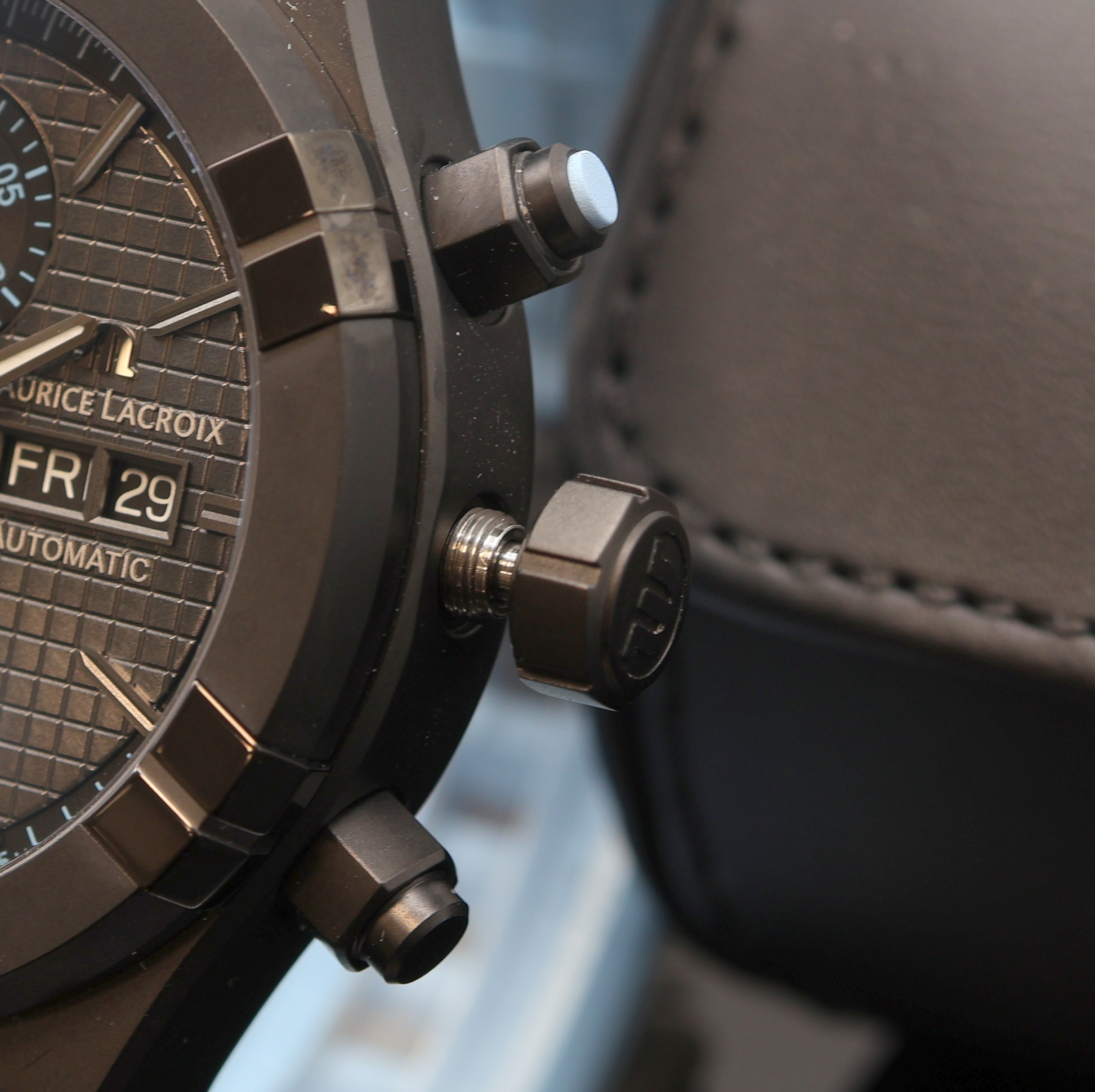 Detail b: MAURICE LACROIX Aikon seltener, auf 500 Stück limitierter Armbandchronograph Referenz AI6038, Automatik, Schweiz um 2023, beids. vergl., ...