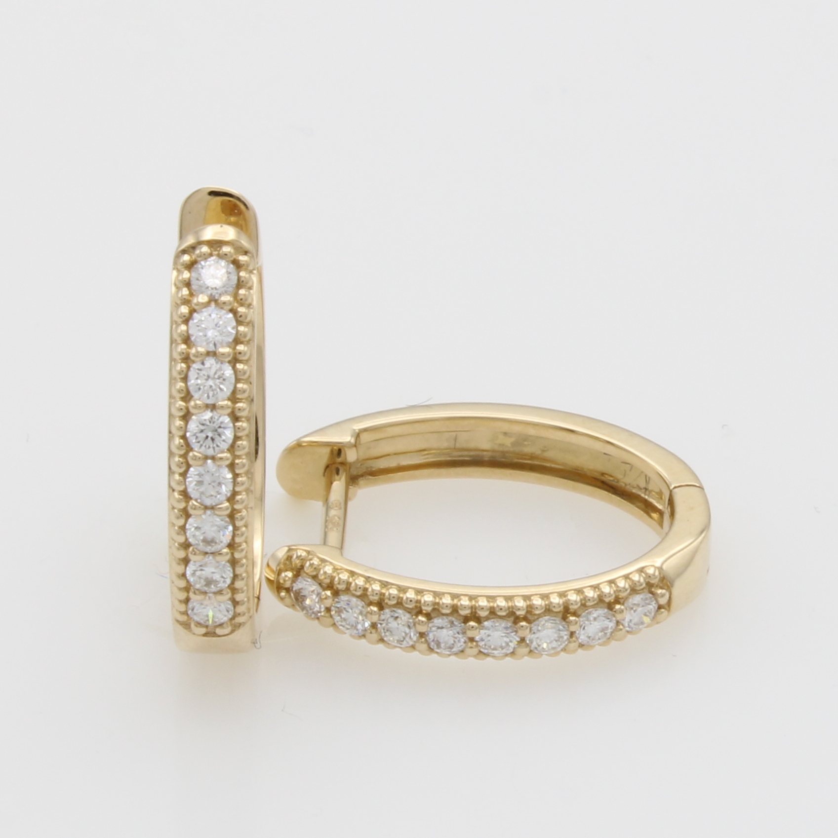 Image 27112157 - Paar Klappcreolen mit Brillanten, GG 585/000, ovale Form, 16 Brill. zus. ca. 0.25 ct ...