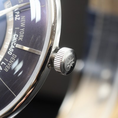 27112107b - JUNGHANS Meister Worldtimer Herrenarmbanduhr Referenz 27/3010, Automatik, Edelstahlgeh. ...